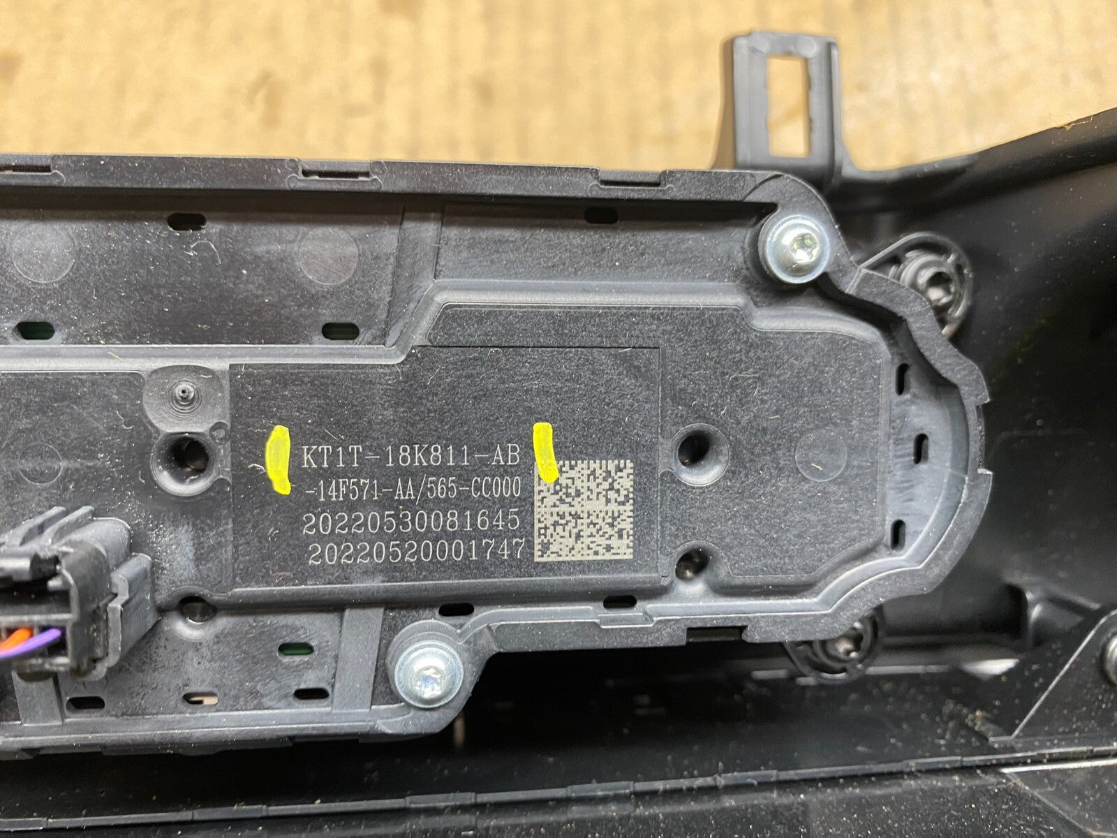 2020 to 2023 Ford  Explorer Radio Climate Control Panel Trim  D2146 DG1 Oem4