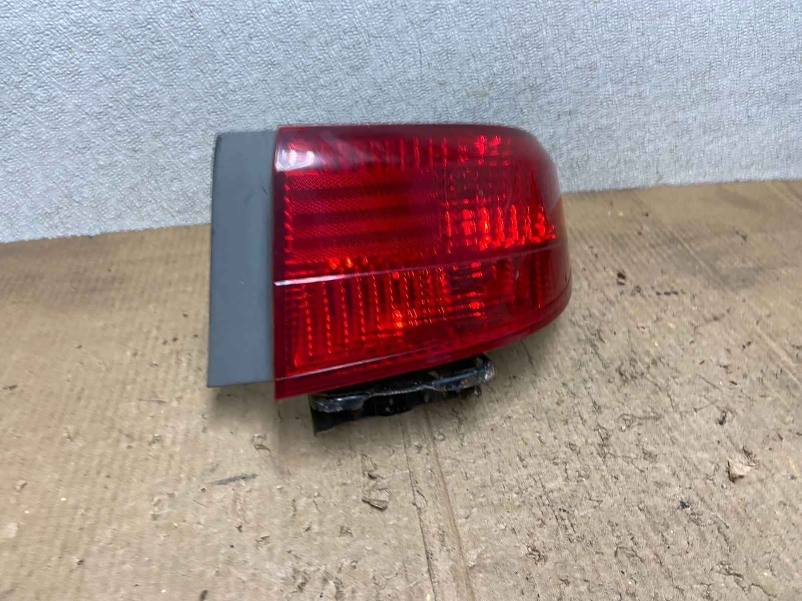 2005 Honda Accord Right Passenger Rh Side Tail Light Oem AA8334 LK2