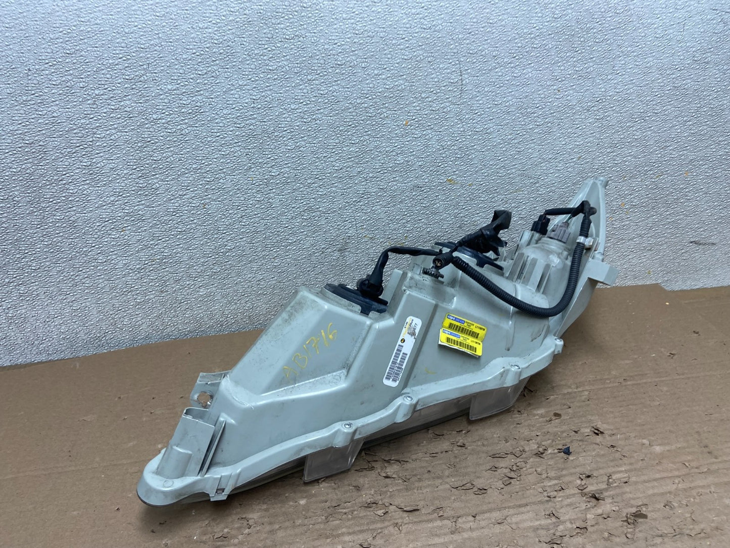 2010 - 2011 Toyota Camry Right Passenger RH Halogen Headlight AB1716 DW8