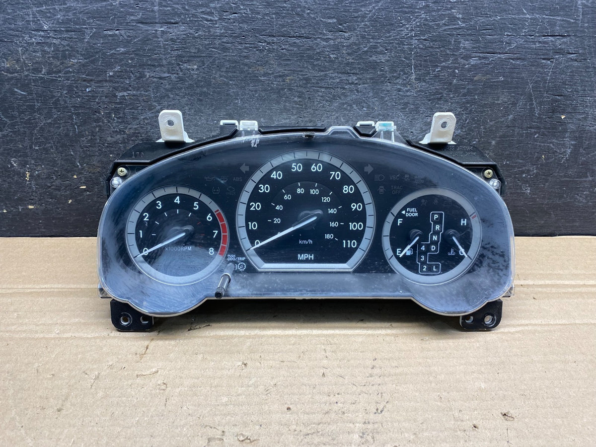 2004 2005 Toyota Sienna Speedometer Cluster Gauge AH7555 DG0