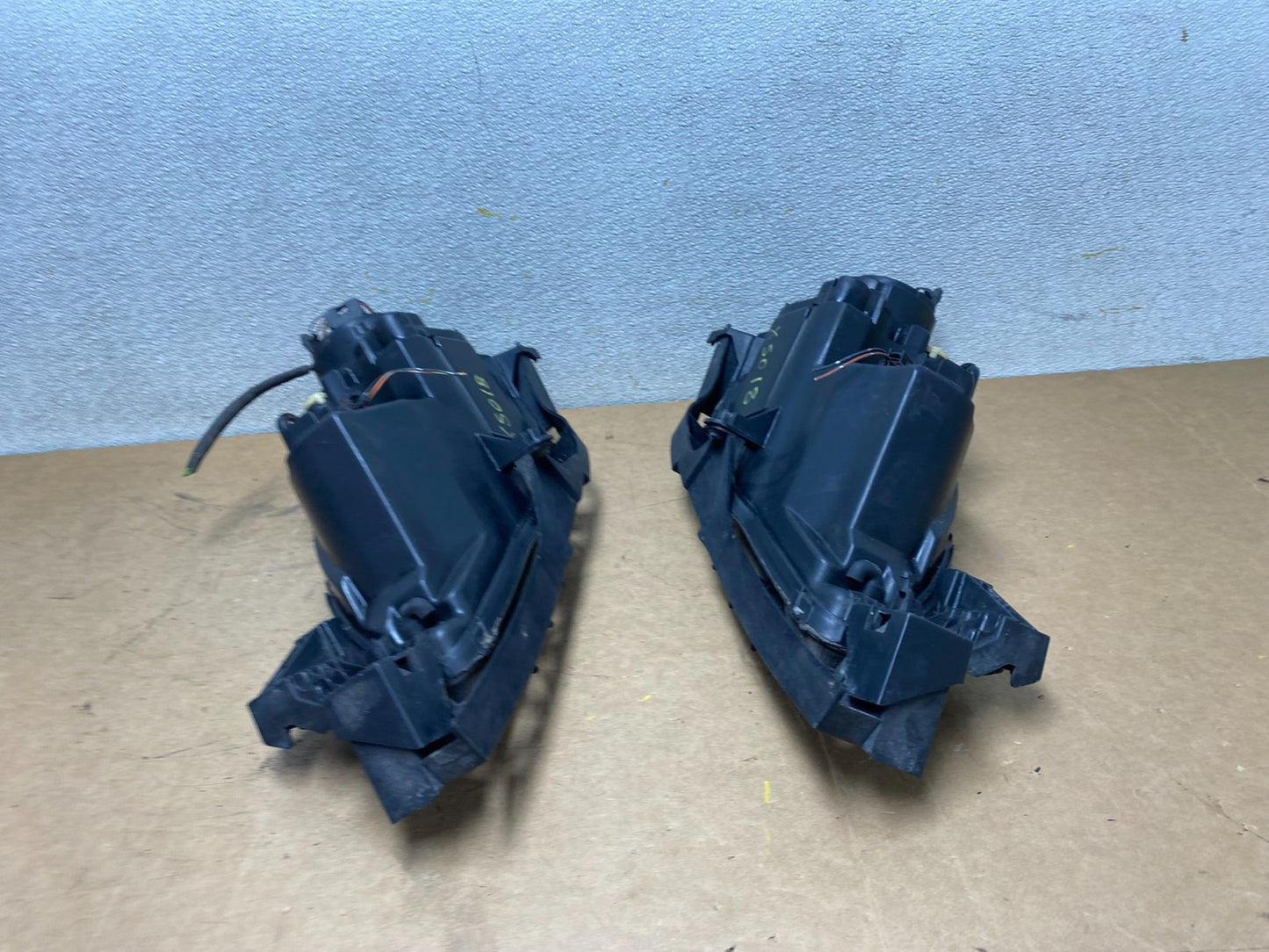2004 to 2009 Mazda 3 Sedan Left+Right Side Halogen Headlights X5018 DW14