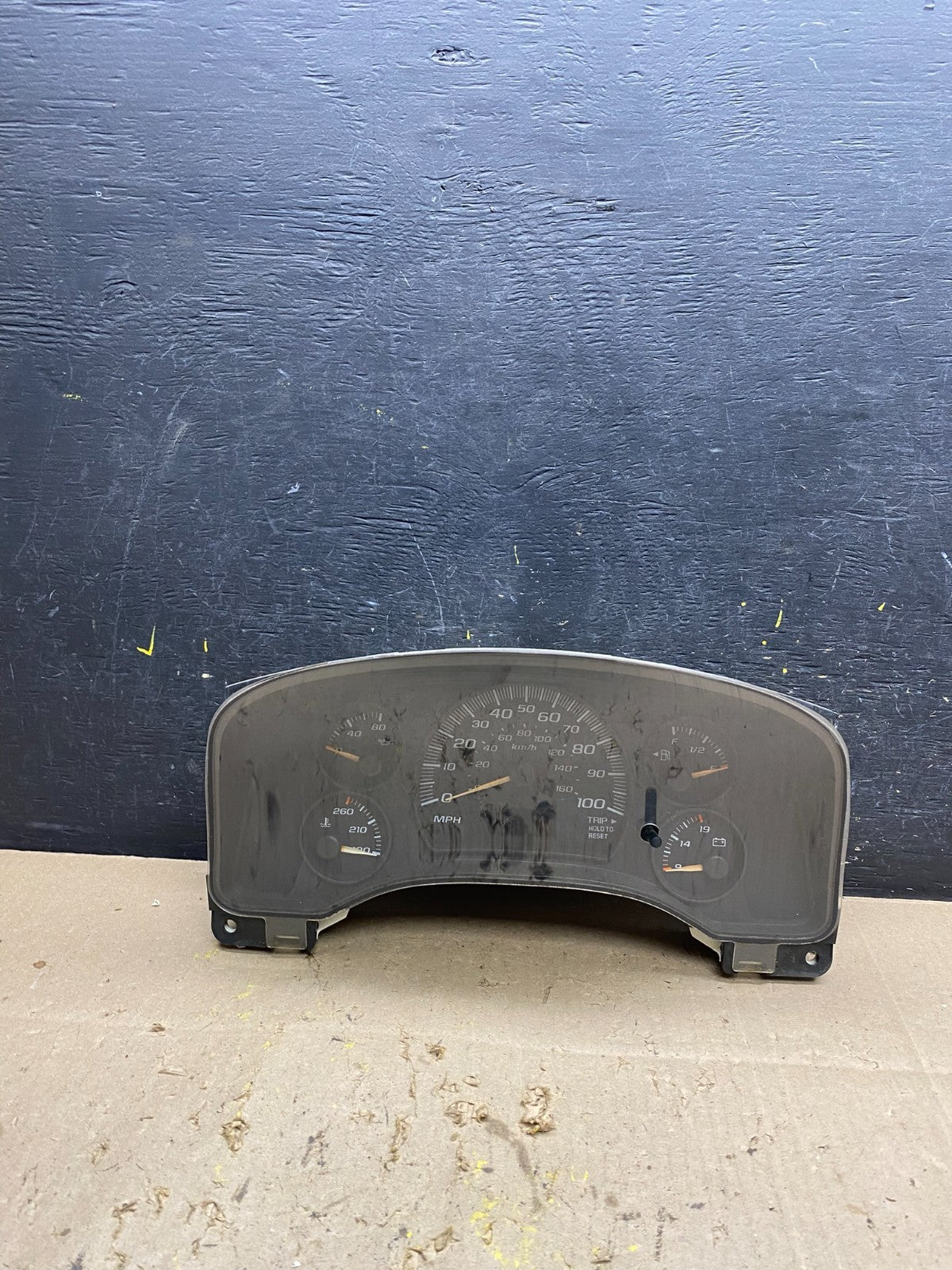 2004 to 2007 Chevrolet Express Speedometer Cluster Gauge OEM  U5529 DG0