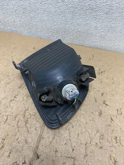 2001 to 2003 Toyota Sienna Turn Signal Left Driver LH Lamp V4419 DW5