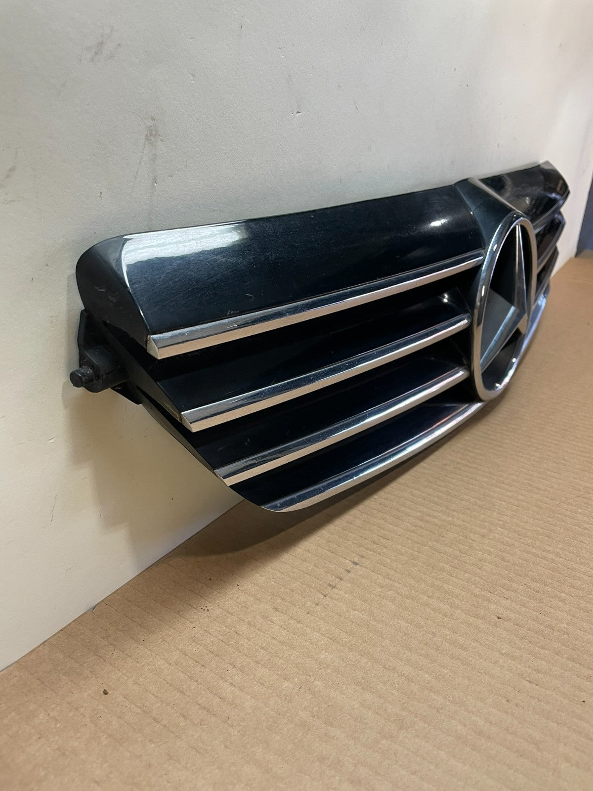 2003-2009 Mercedes Clk-Class W209 CLK550 CLK55 Front Upper Grill Grille aj10412