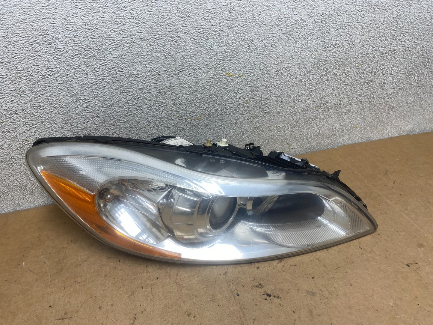 2011 2012 2013 Volvo C70 Right Passenger RH Xenon HID Headlight X5502 DW0