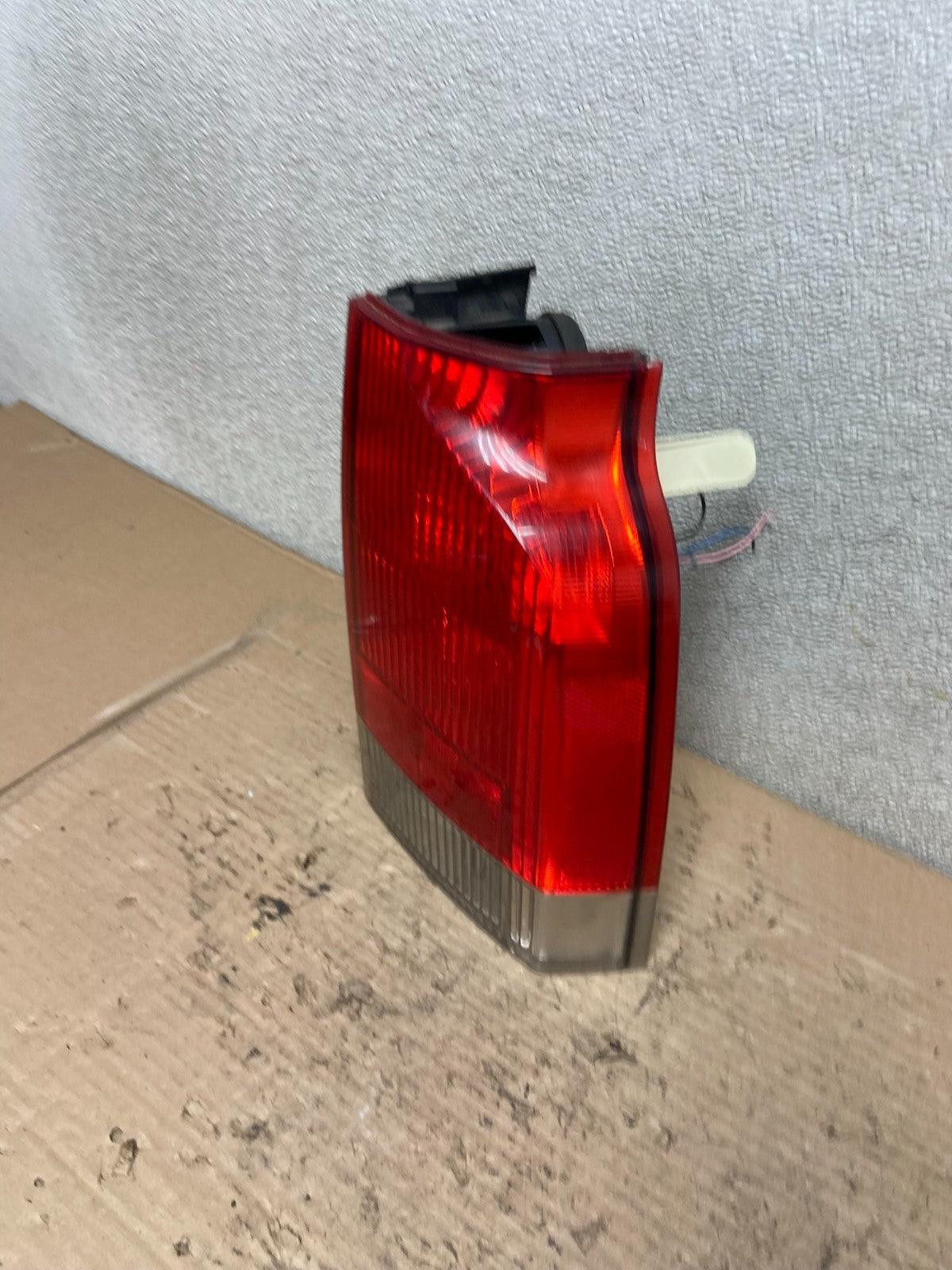 2001 - 2004 Volvo XC70 V70 Right Passenger Side LH Tail Light AA9680 LK1