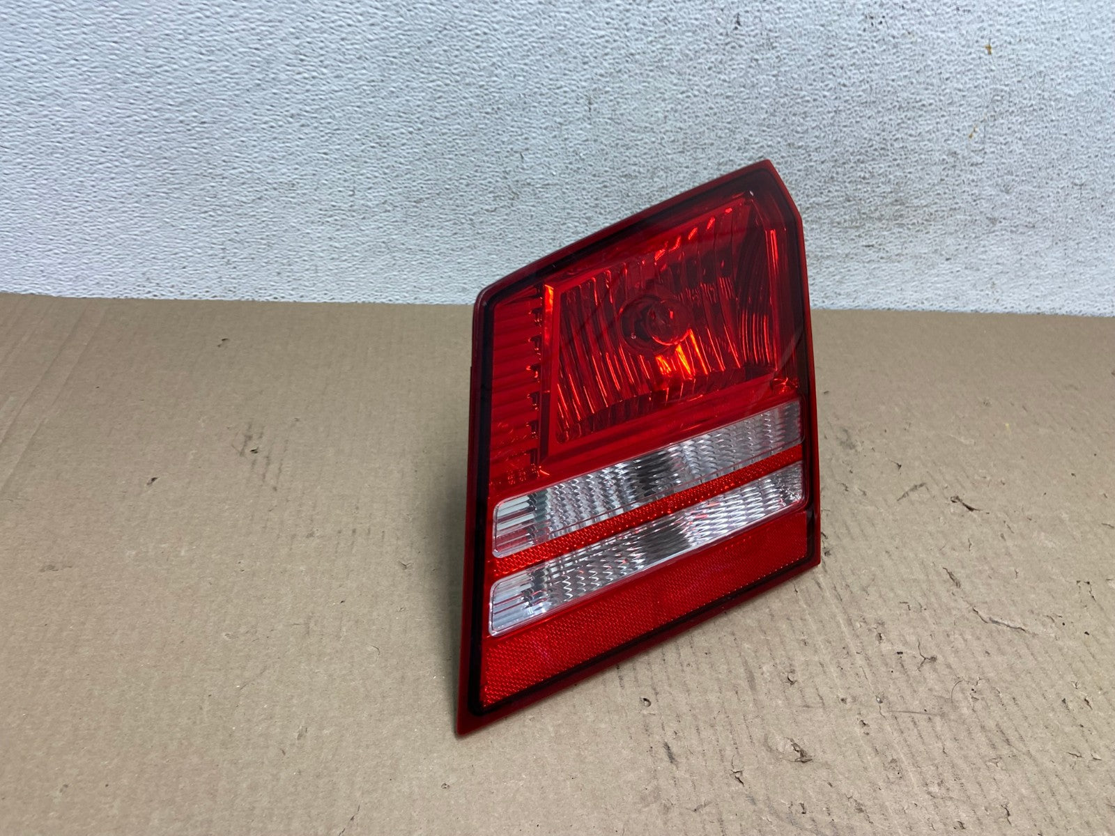 NO LED 2009-2011 Dodge Journey Right Passenger Tail Light Inner AE9666 LK2