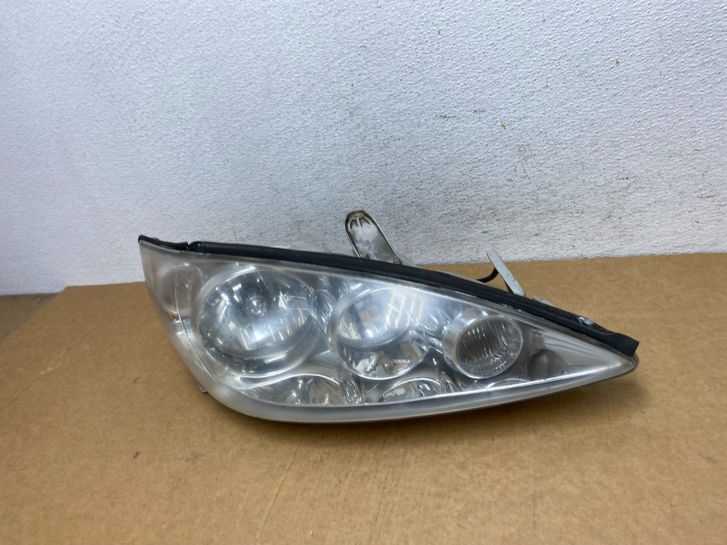 2005 to 2006 Toyota Camry Right Passenger RH Halogen Headlight AD4463 DW1