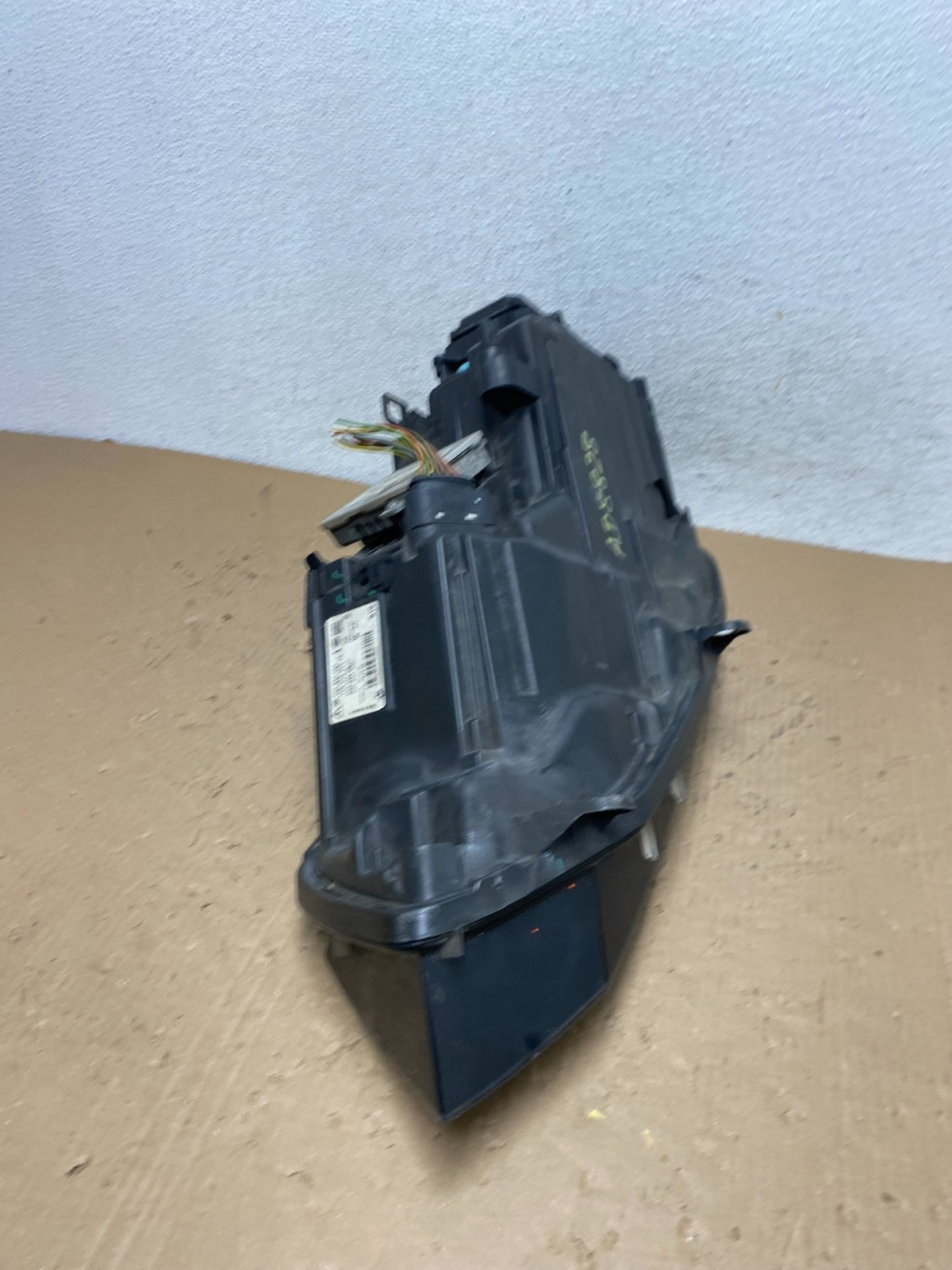 2011 - 2014 Volkswagen Touareg Right Passenger RH Xenon Headlight AD8828 DW7