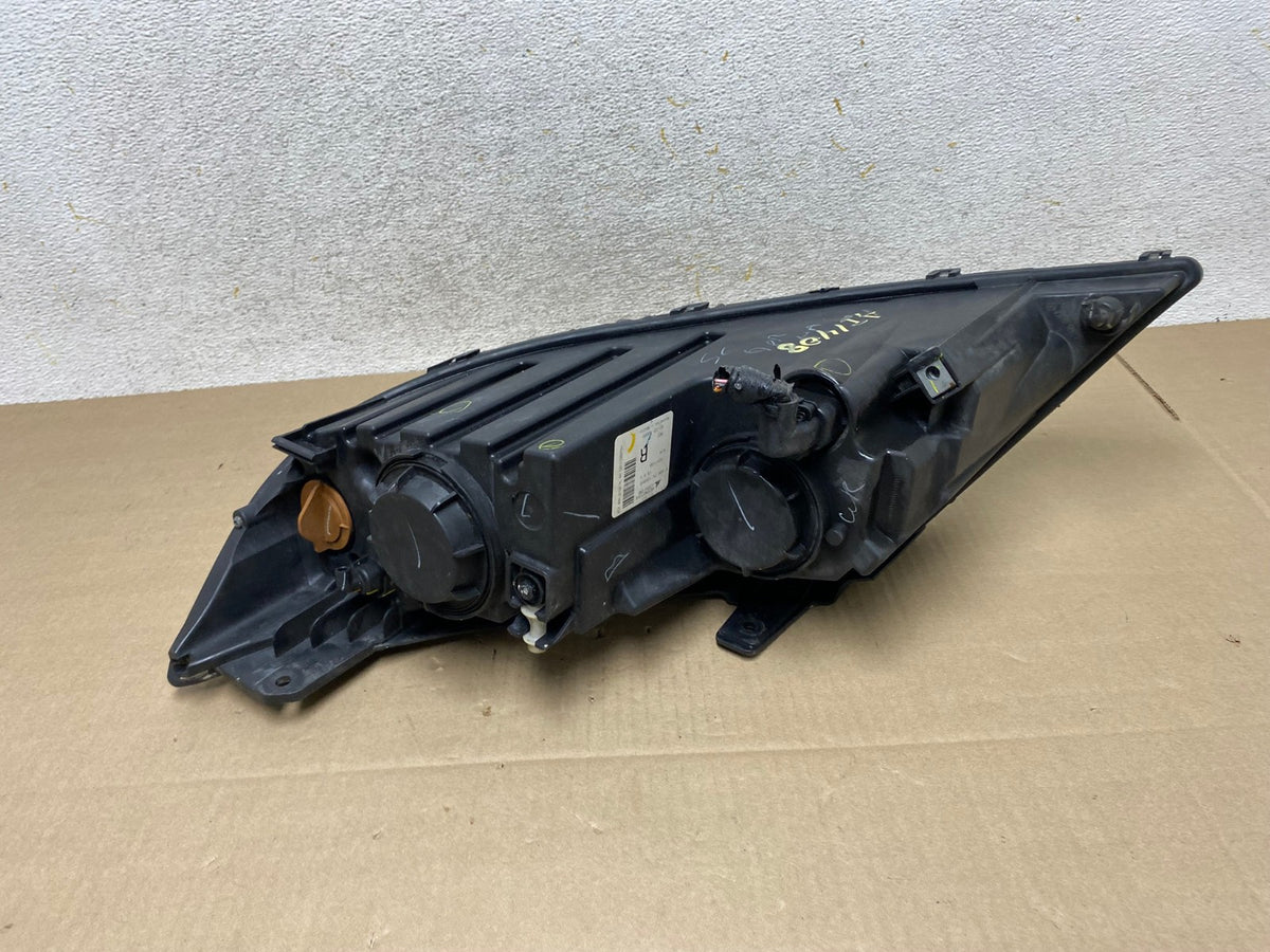2011 to 2013 Kia Sorento Right Passenger RH Side Headlight Halogen AI1408 LK4