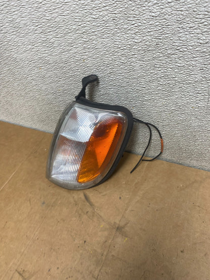 1998 - 2000 Nissan Frontier Front Left Driver Turn Signal Aftermarket X4680 DG1