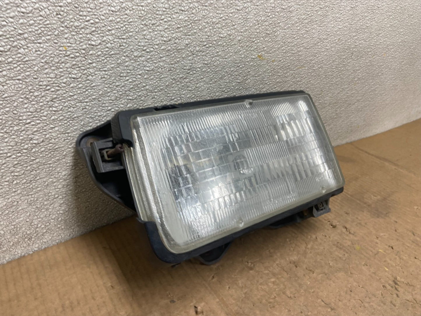 1991 to 1997 Isuzu Rodeo Left Driver LH Side Halogen Headlight AA6666 DG2