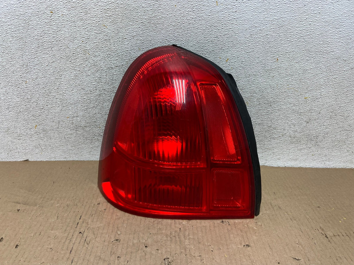 2003 to 2011 Lincoln Town Car Left Driver Lh Side Tail Light AH5881 LK0