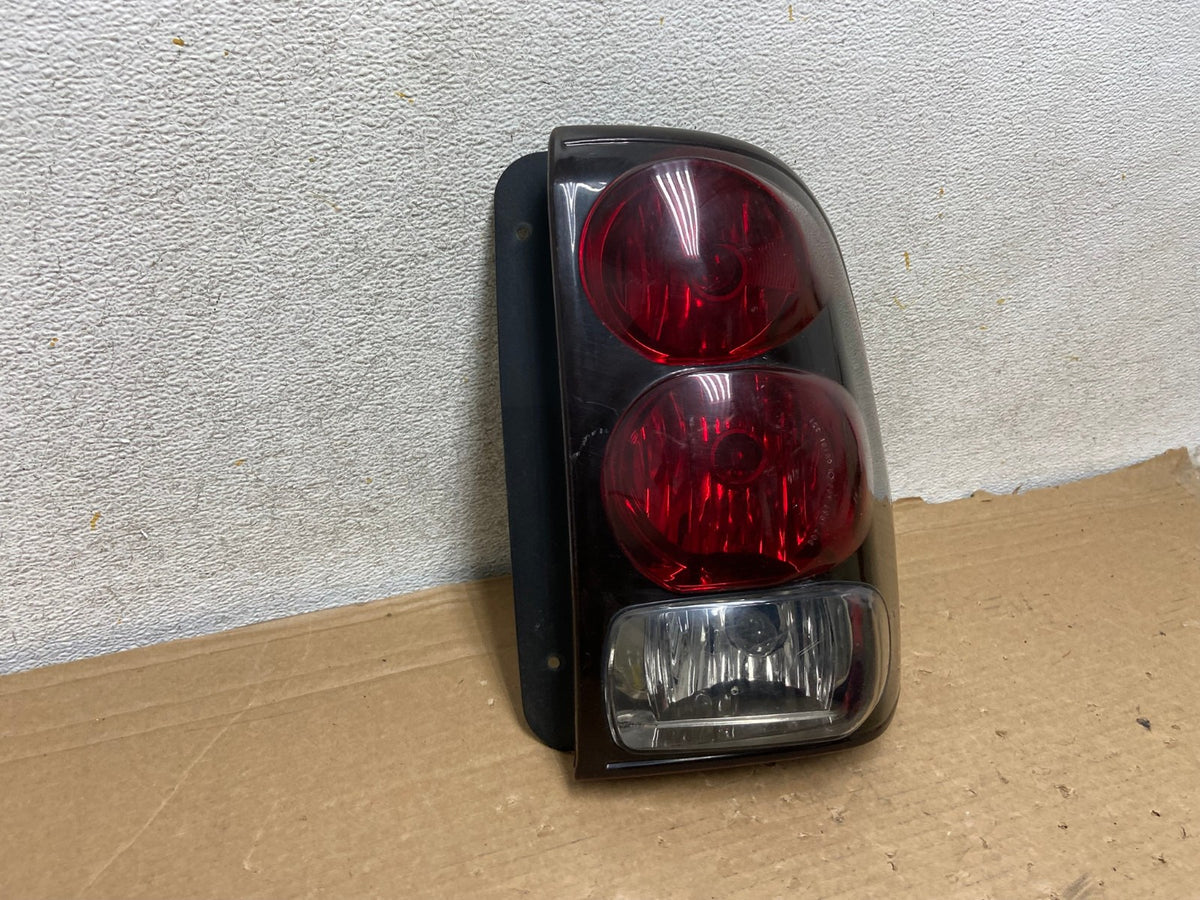 2002 to 2009 Chevrolet Trailblazer Right Passenger Rh Tail Light AH8449 LK1