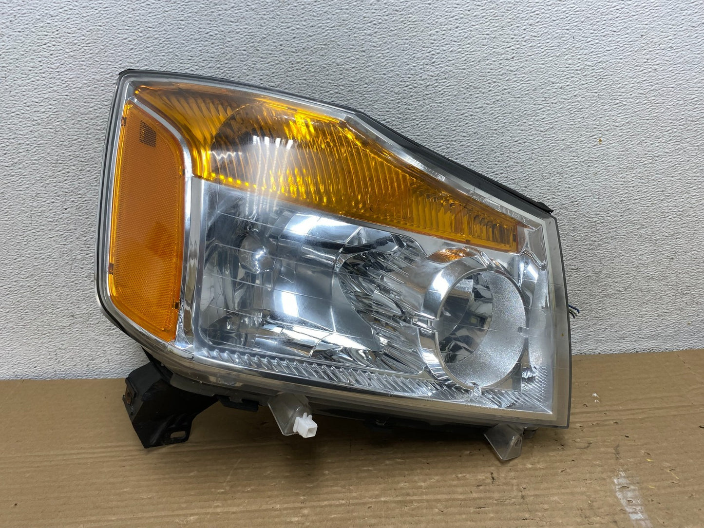 2008 - 2015 Nissan Armada Right Passenger RH Headlight Halogen AG9117 DW0