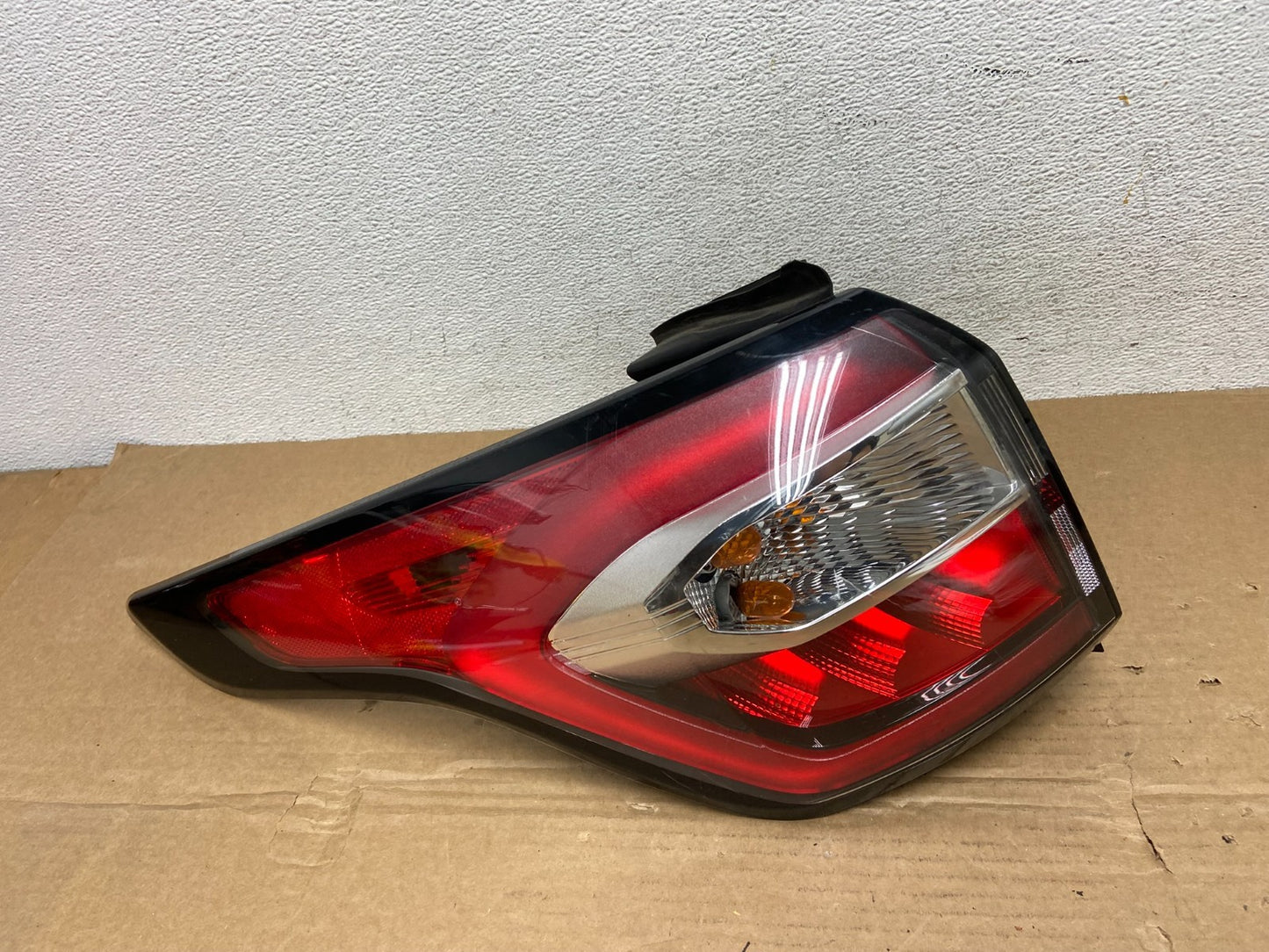 2017 2018 2019 Ford Escape Left Driver LH Side Tail Light AD3834 DW0
