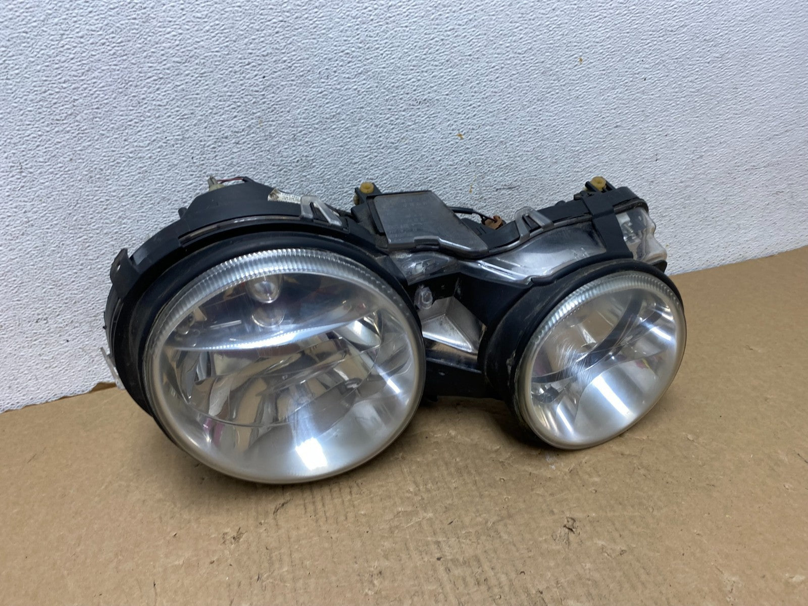 2000 to 2002 Jaguar S-Type Right Passenger Side Halogen Headlight AF7387 DW0