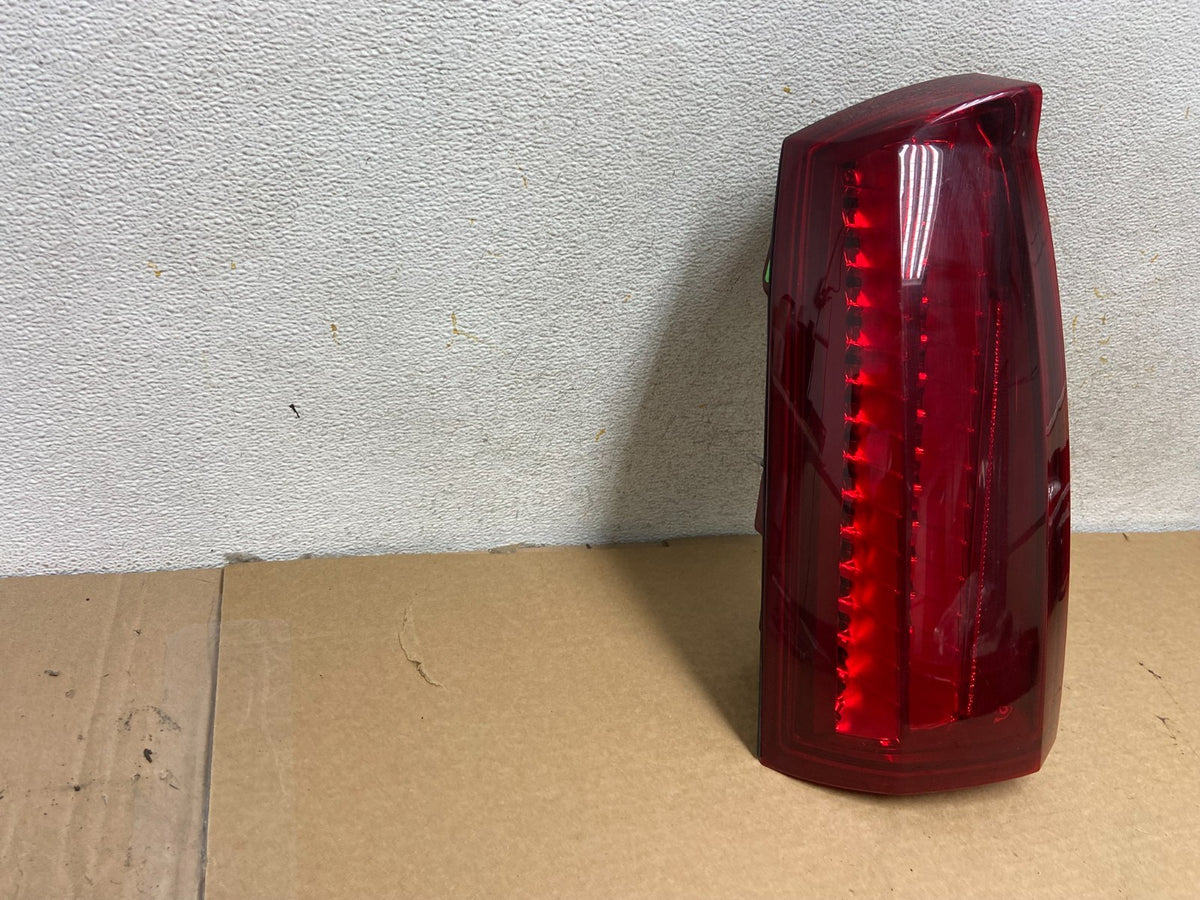2005 2006 2007 Cadillac STS Left Driver Side Tail Light AH4420 DW1
