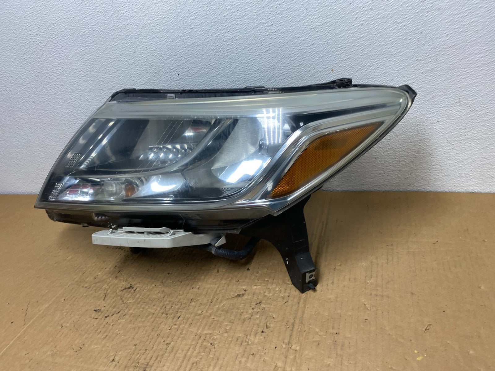 2013 - 2016 Nissan Pathfinder Left Driver LH Side Headlight Halogen AC77861