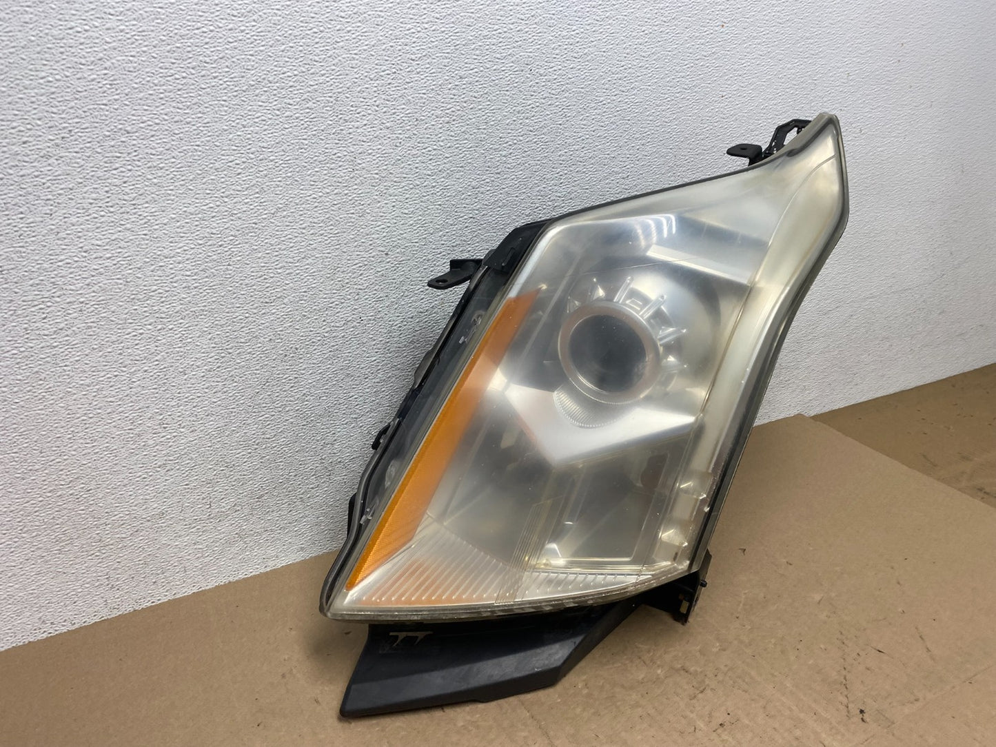 Halogen 2010 to 2016 Cadillac SRX Left Driver LH Side Headlight AE6762 DW2