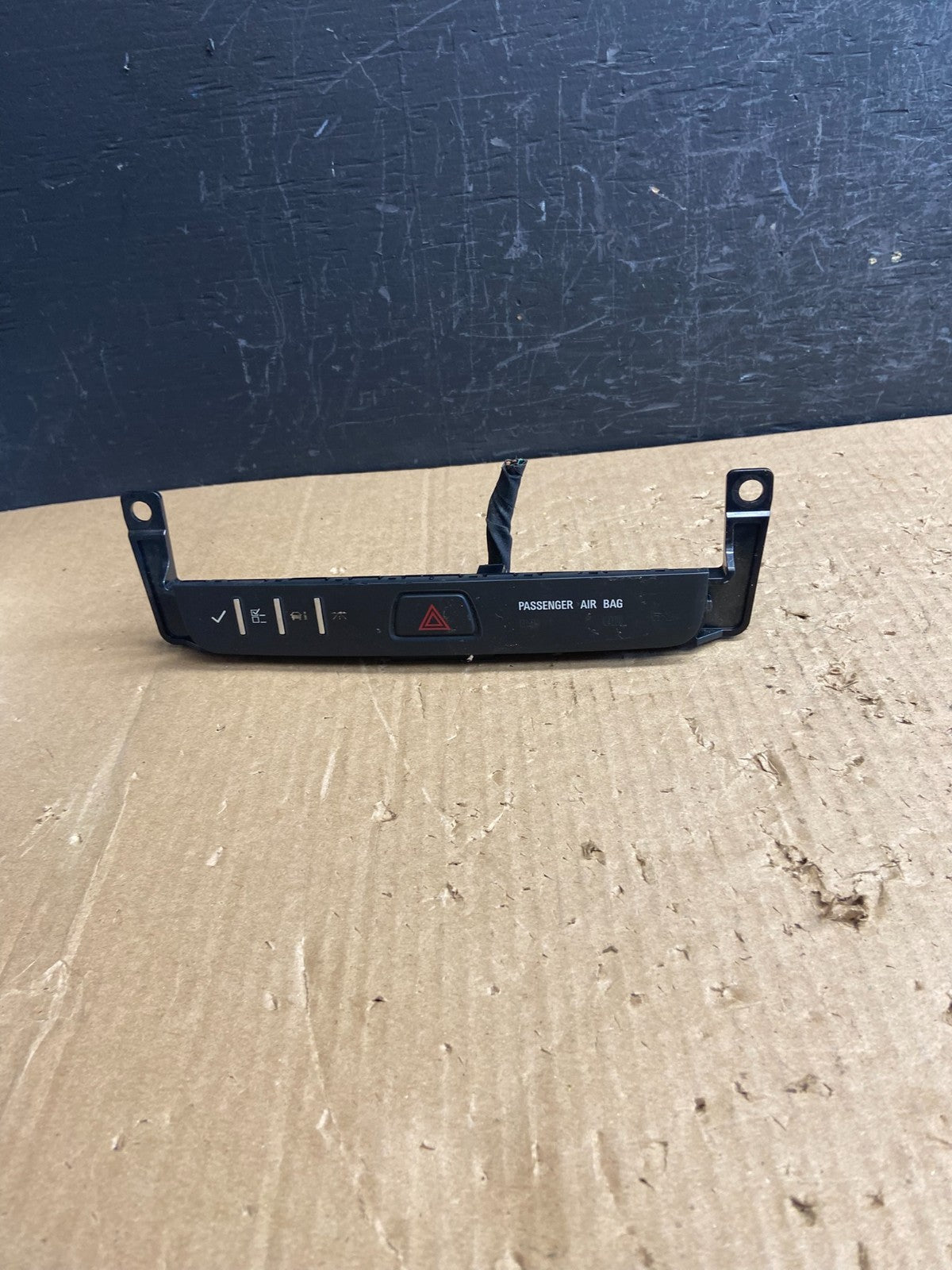 2013 - 2017 Buick Enclave Center Dash Hazard Waring Multi Switch af1563 DG0