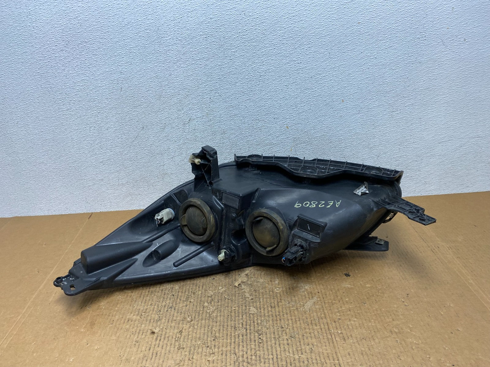 2013 - 2016 Ford Escape Headlight Right Passenger RH Side Halogen AE2809 DW6