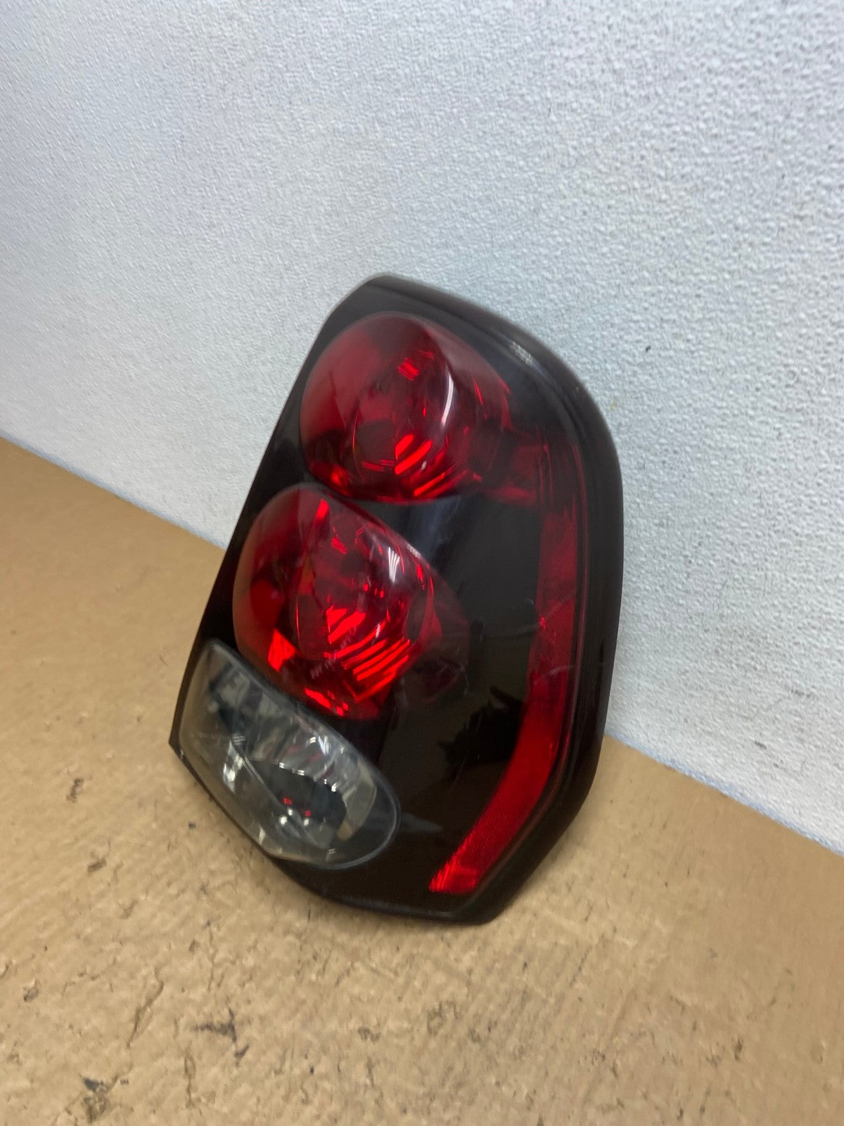 2002 to 2009 Chevrolet Trailblazer Right Passenger Rh Tail Light AC8300 LK1