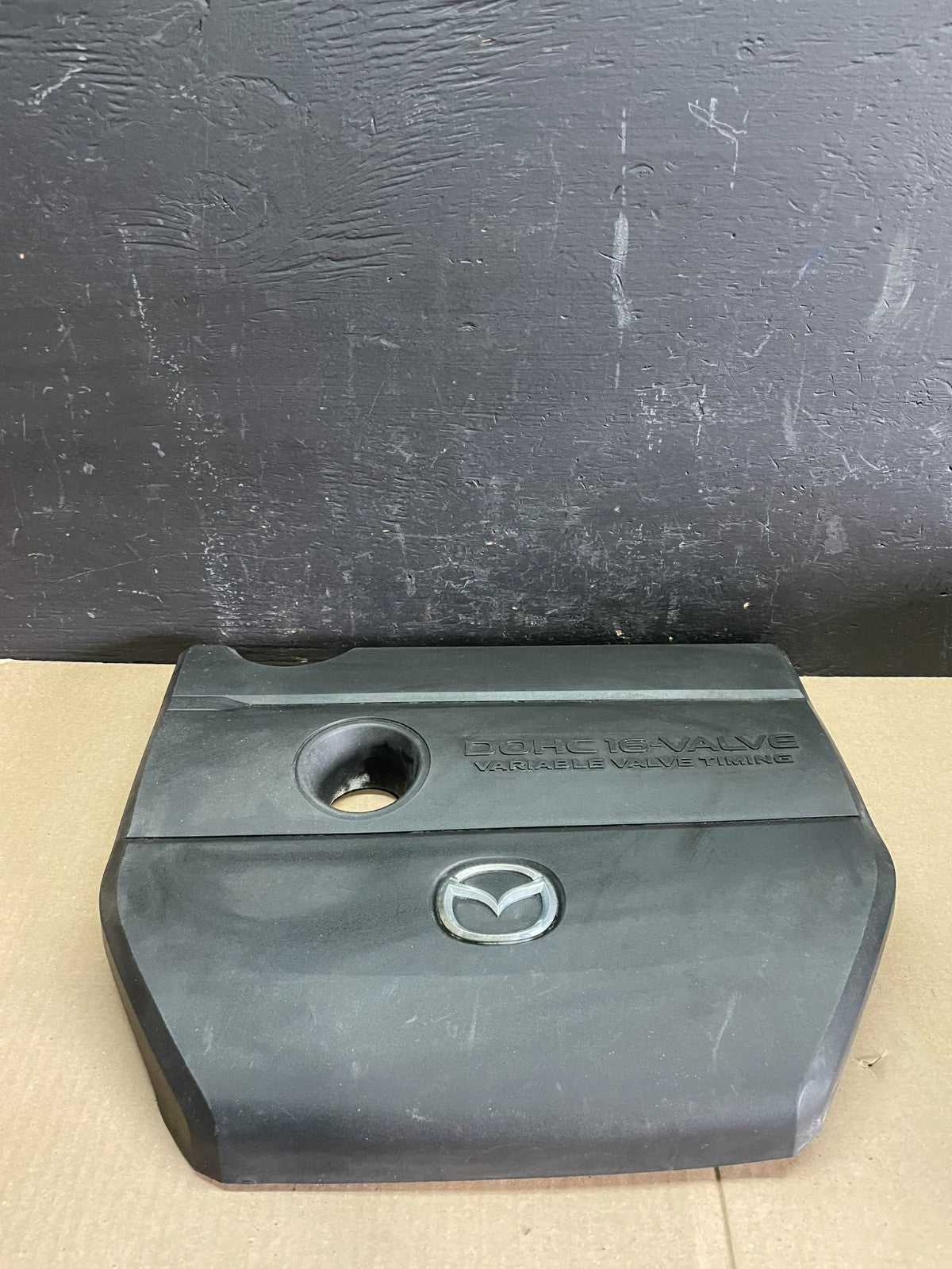 2004 to 2009 Mazda 3 DOHC 16 VALVE Engine Shield Top Cover Oem ab7828 DG3