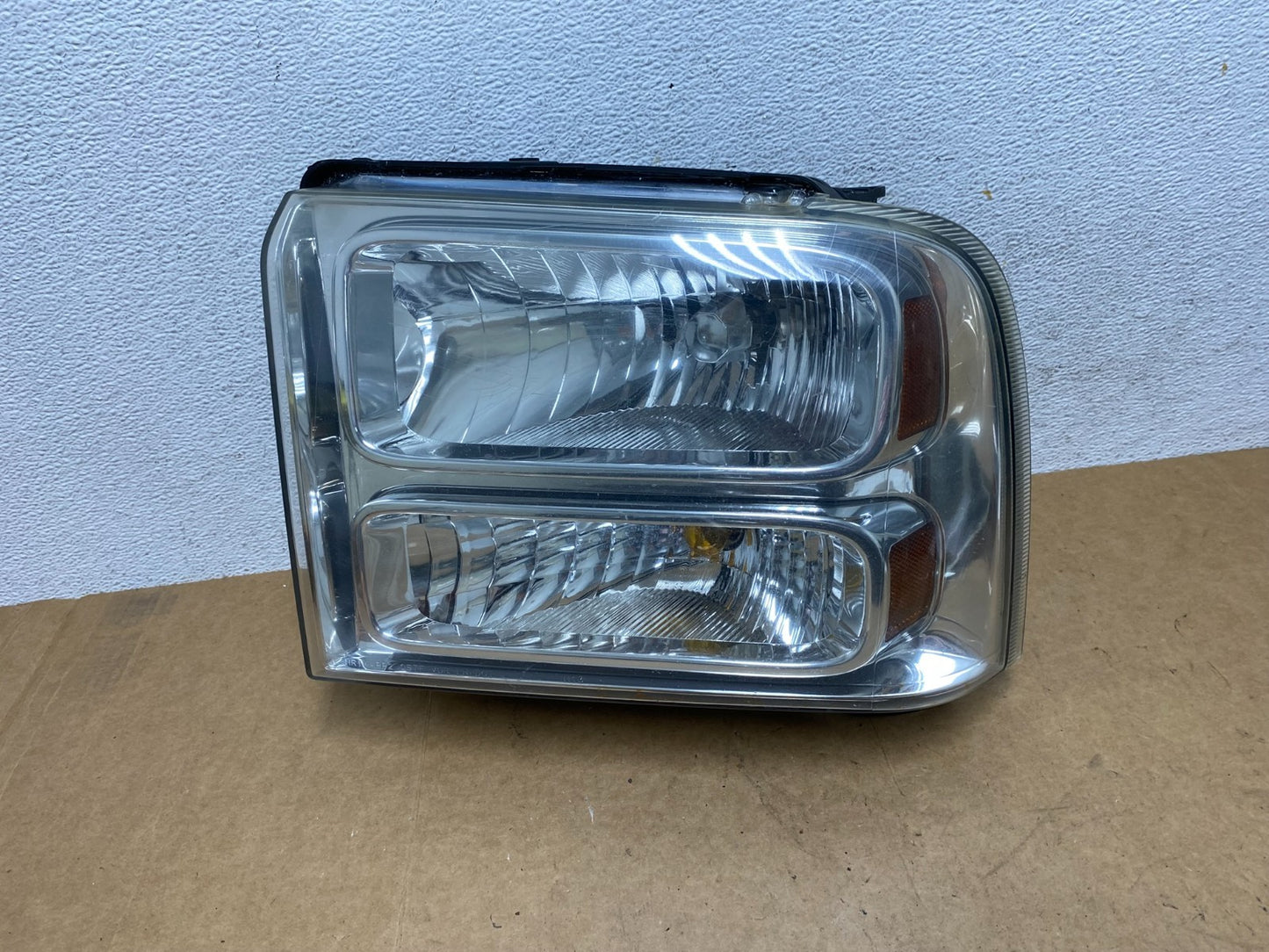 2005-2007 Ford F-250 F250 Super Duty Left Driver LH Side Headlight AE3048 DW0