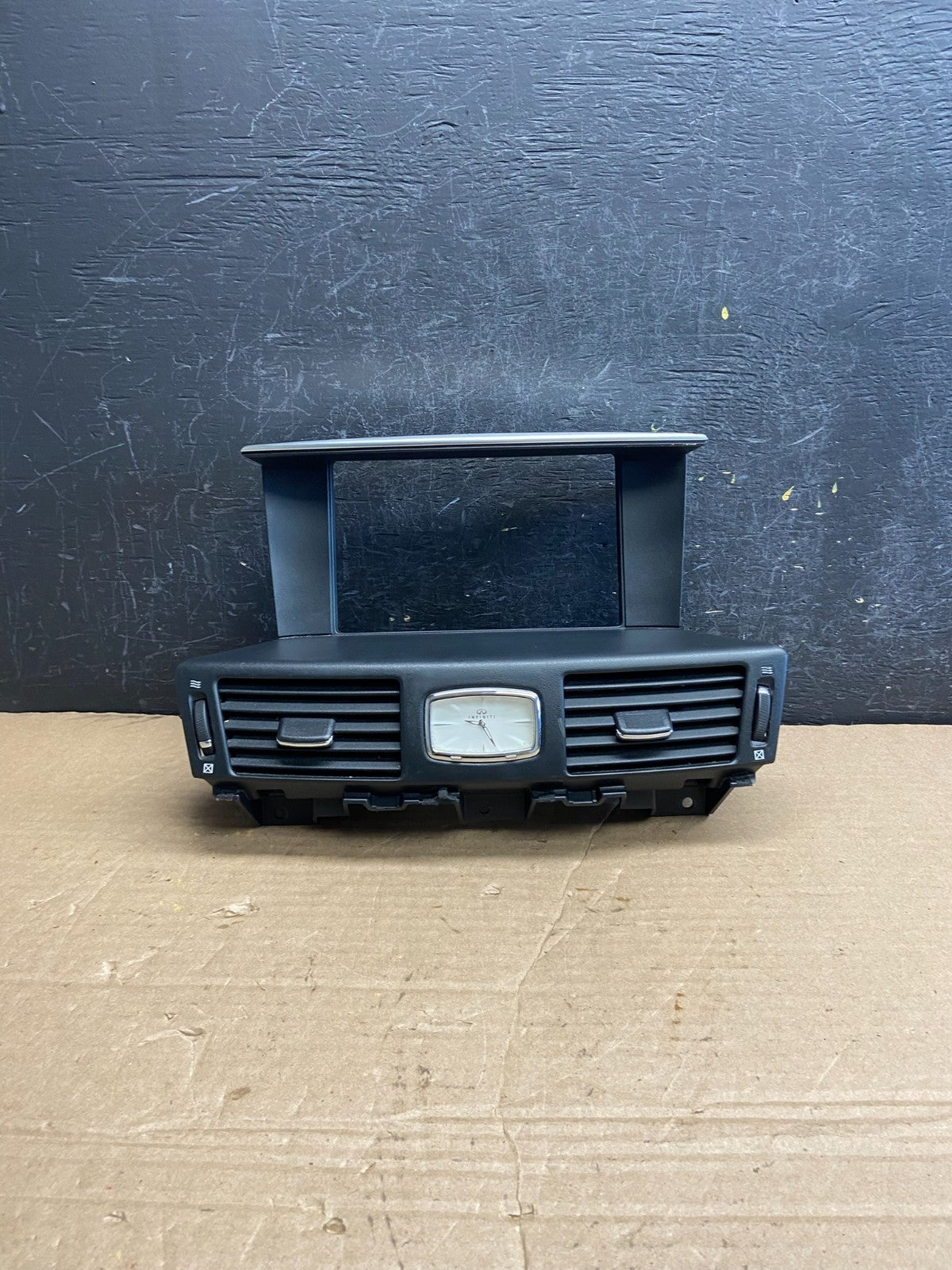 2011 2012 2013 Infiniti M37 Center Dash Radio Bezel W/ Vents Clock AF1976 DG0