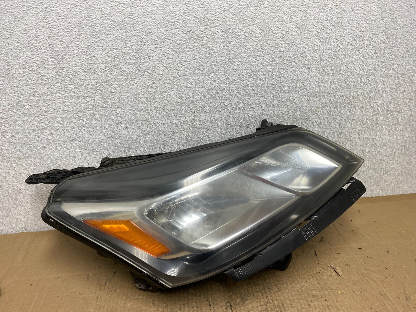 2013-2017 Chevrolet Traverse Right Passenger Side Halogen Headlight AC5520 DW0