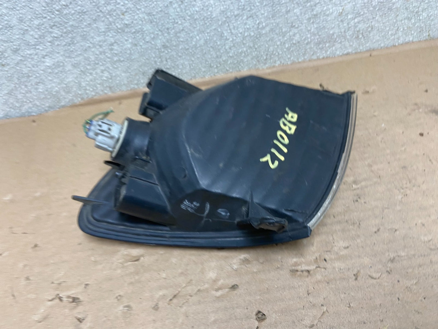 2001 to 2003 Toyota Sienna Turn Signal Right Passenger RH Lamp OEM AB0112 DW5