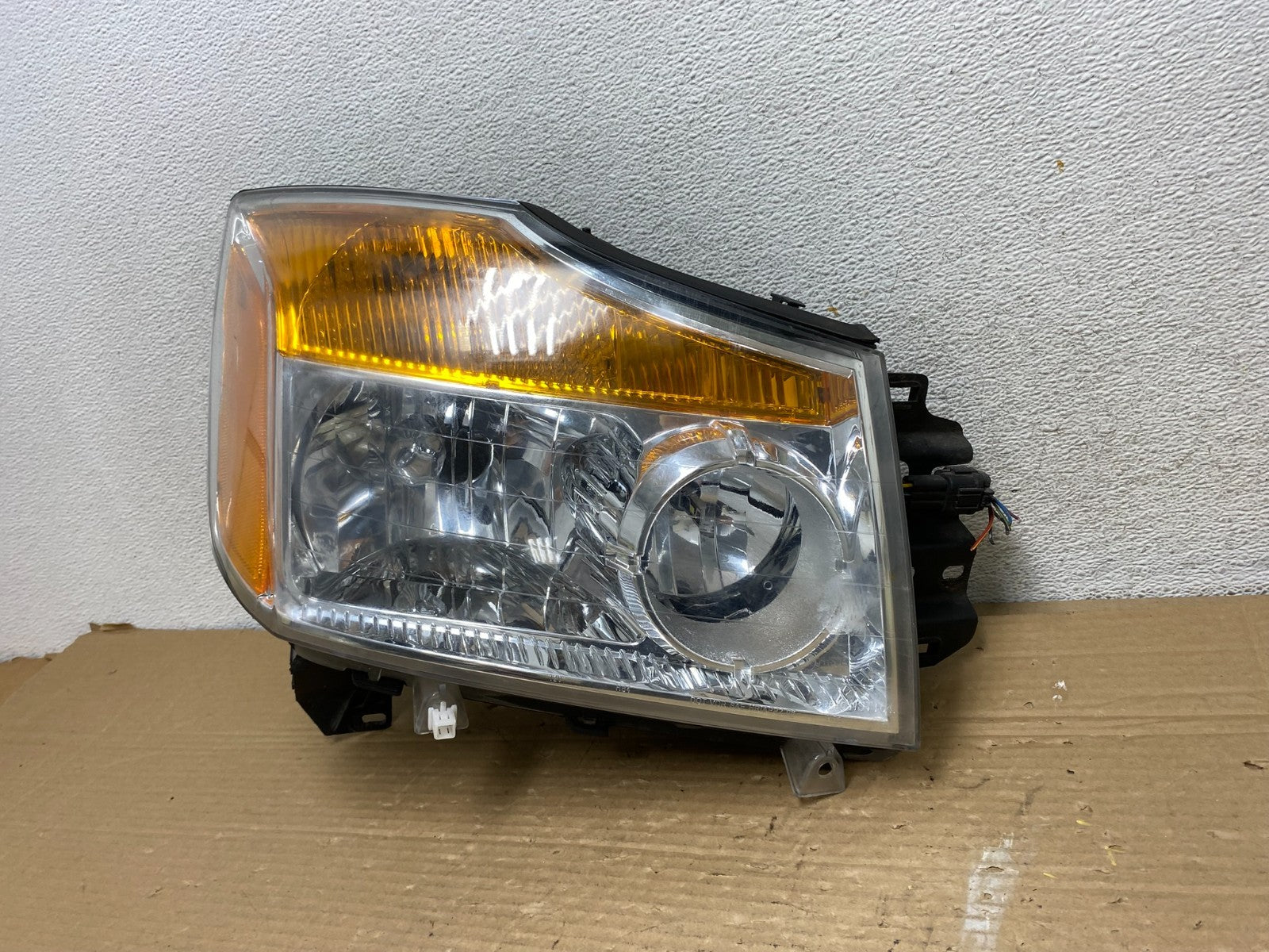 2008 - 2015 Nissan Armada Right Passenger RH Headlight Halogen AG9117 DW2