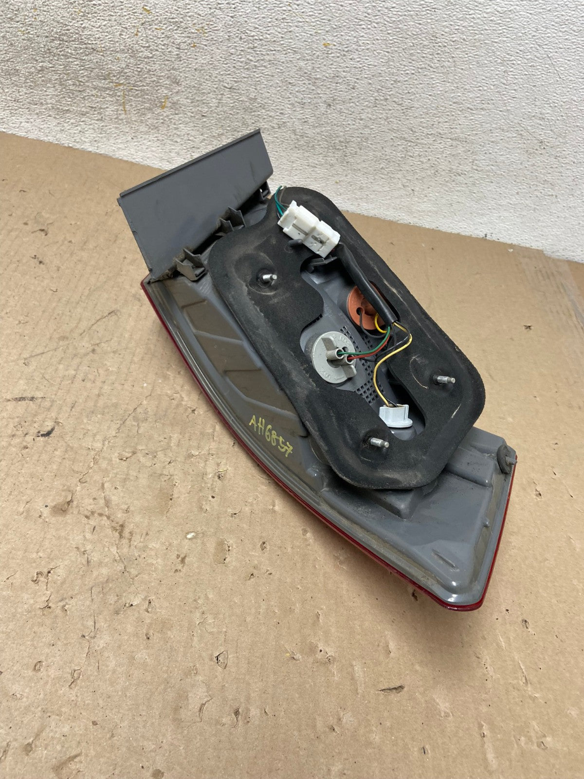 2009 to 2010 Hyundai Sonata Right Passenger Side Tail Light AH6857 LK5