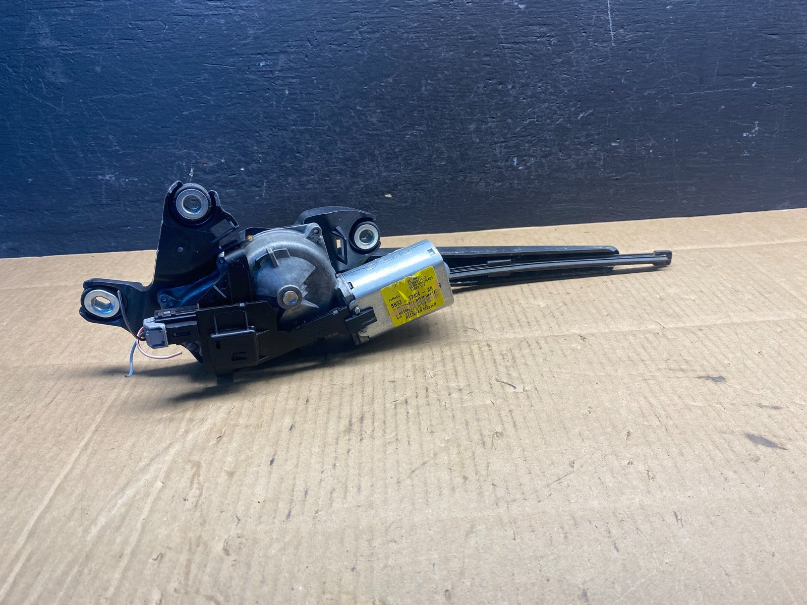 2011 to 2019 Ford Explorer Rear Windshield Wiper Motor AD5074 DG5