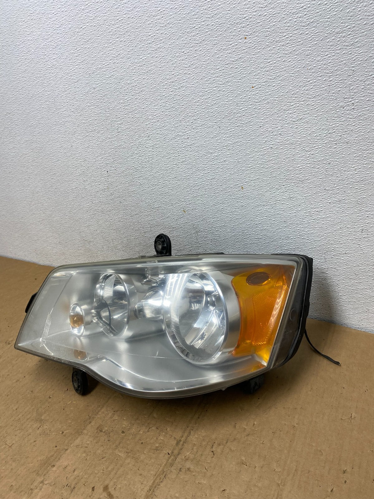 2008 to 2016 Chrysler Town and Country Left Driver Lh Side Headlight AD1245 DW1