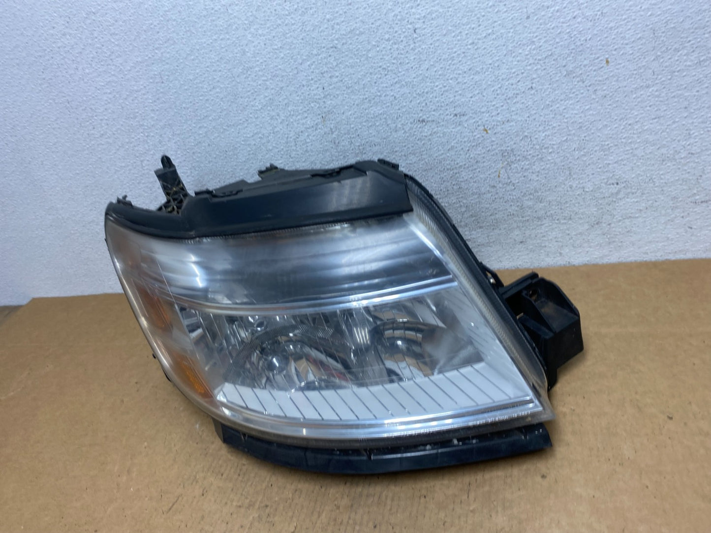2008 to 2009 Ford Taurus Right Passenger RH Side Halogen Headlight AD4684 DW1