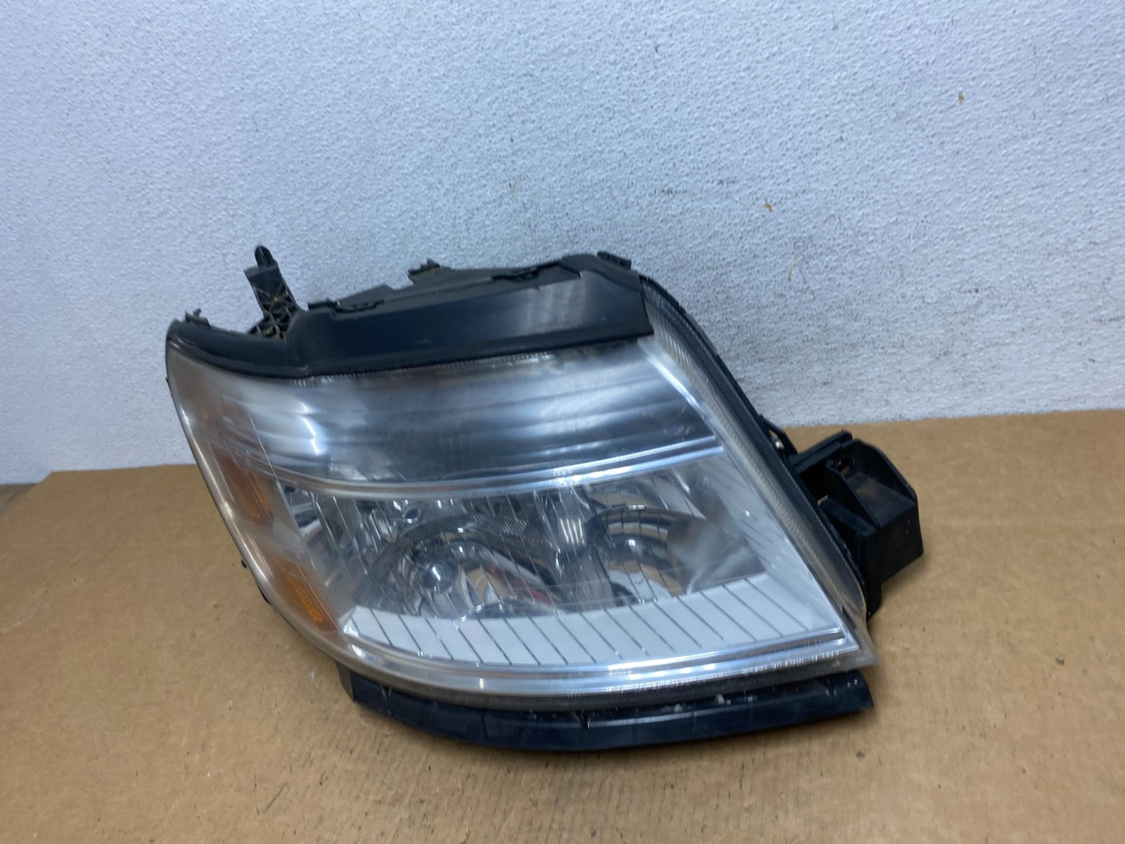 2008 to 2009 Ford Taurus Right Passenger RH Side Halogen Headlight AD4684 DW1