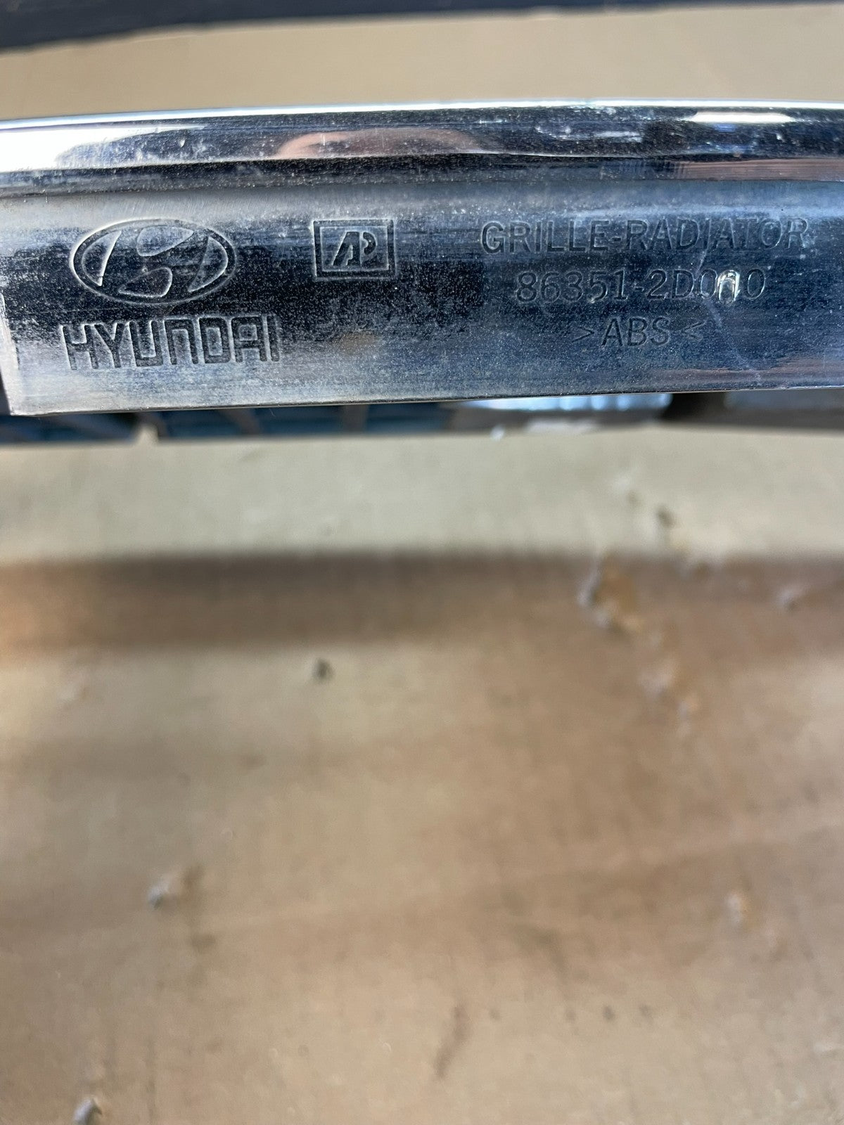 2000 to 2003 Hyundai Elantra Front Grille Grill 86351-2D000 AH0324 DG4