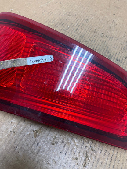 2003-2006 Lincoln Navigator Right Passenger Rh Tail Light Inner AE0266 LK3