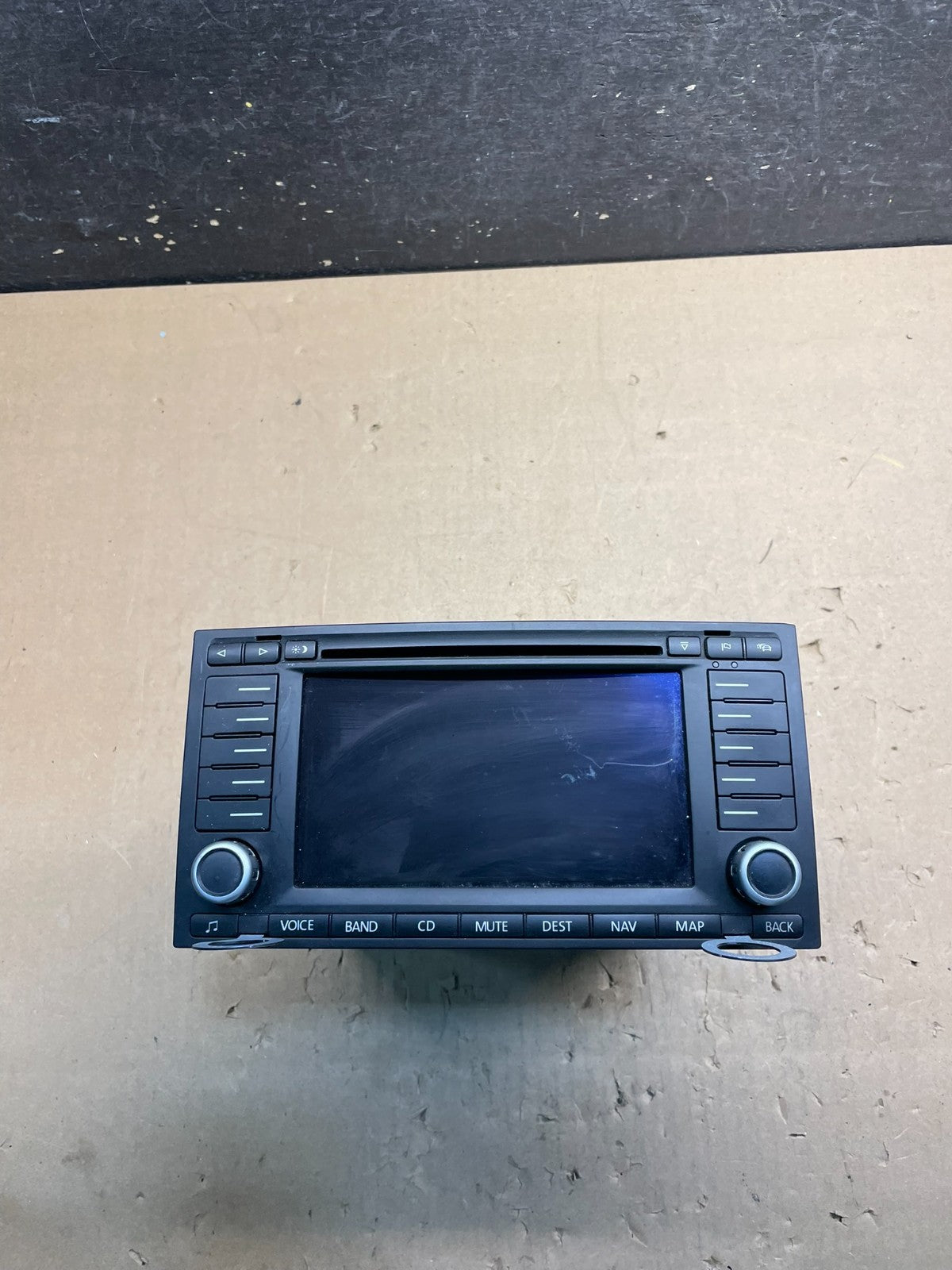 2004 to 2007 VW Touareg Stereo Radio Receiver Head Unit Control Module W4372 DG0