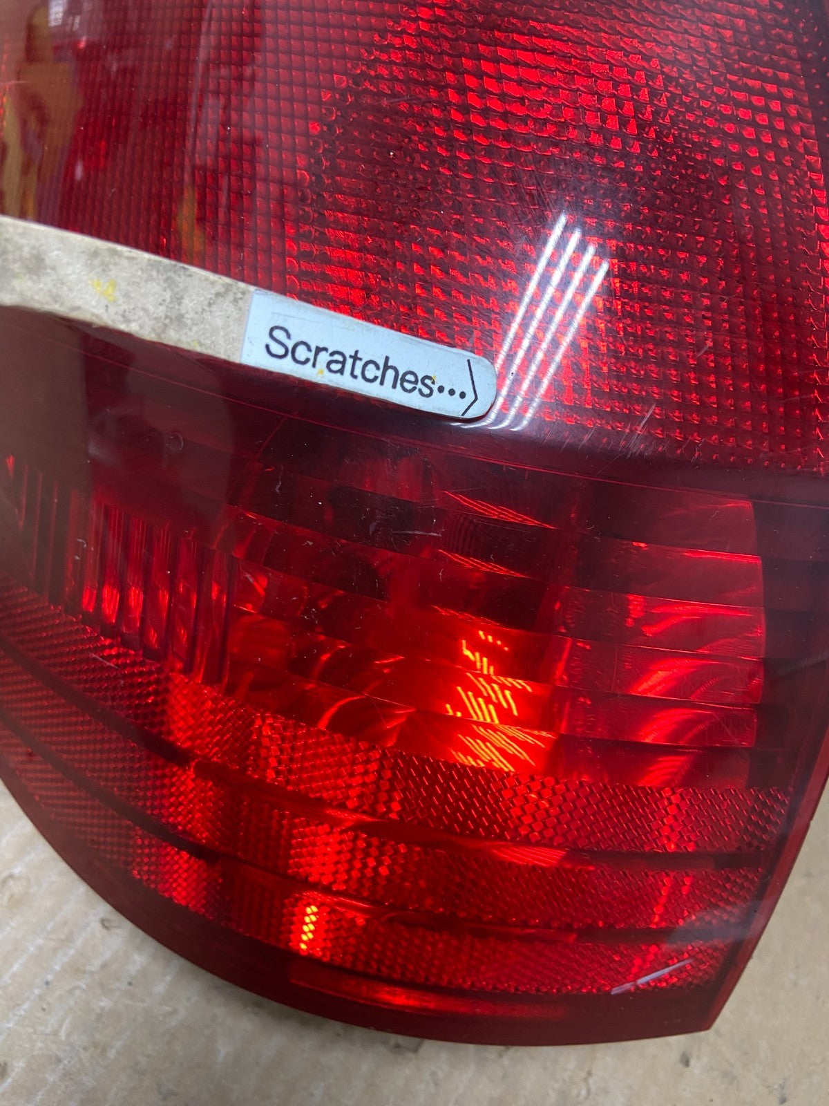 2004 to 2005 Toyota Sienna Left Driver LH Side Tail Light AA63413