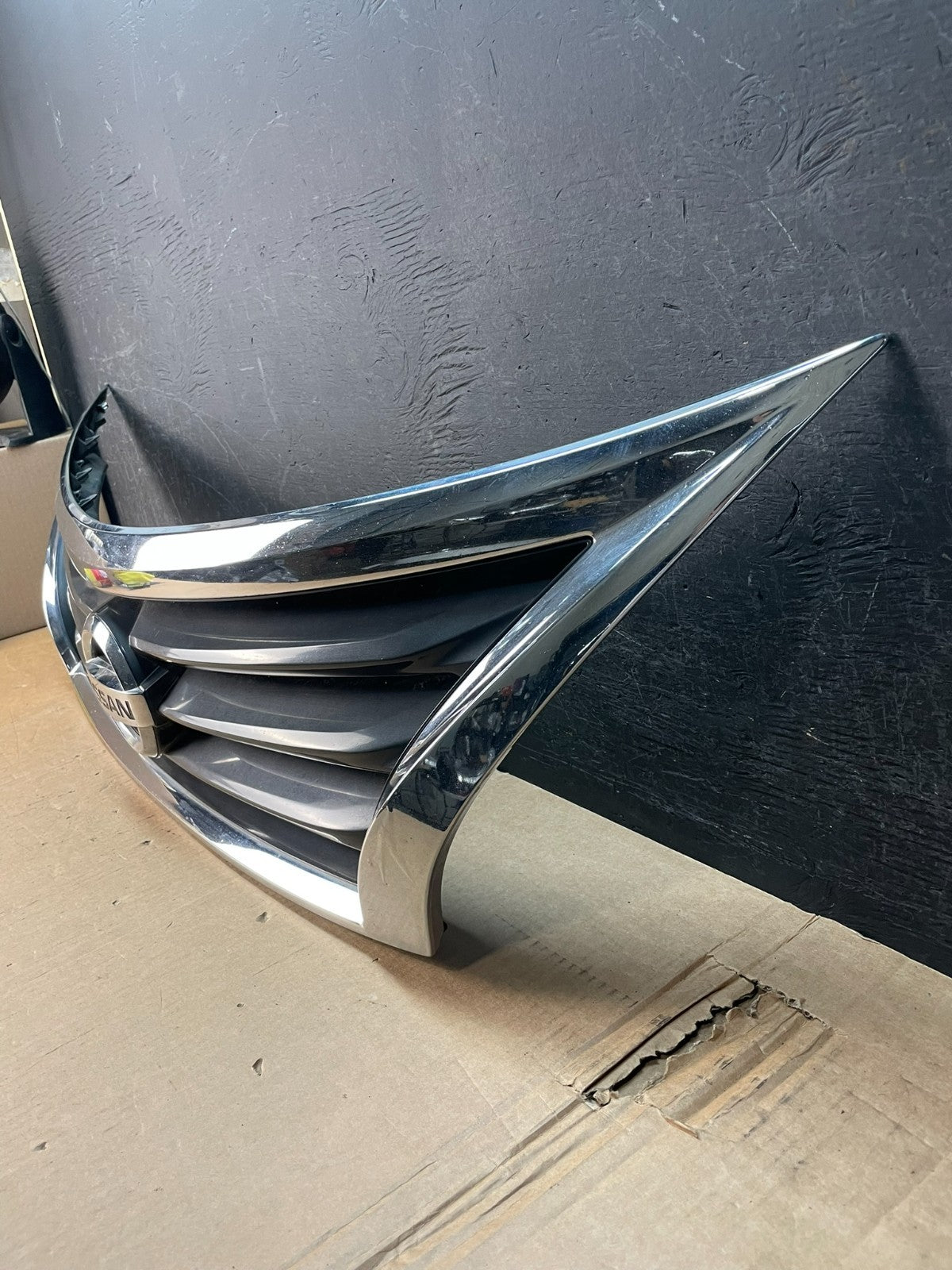 2013 to 2015 Nissan Altima Front Upper Grill Grille Sedan AE8452 DG1