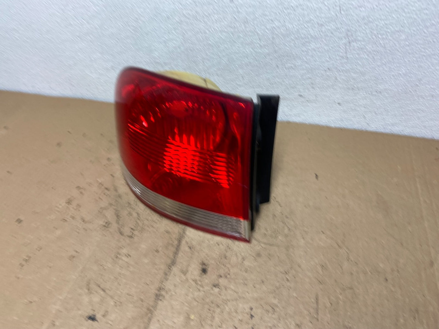 2004-2007 Volkswagen Touareg Lh Driver Left Side Tail Light AC7370 DW1