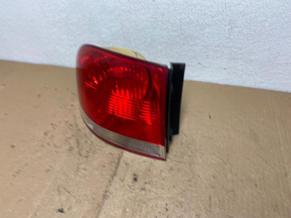 2004-2007 Volkswagen Touareg Lh Driver Left Side Tail Light AC7370 DW1