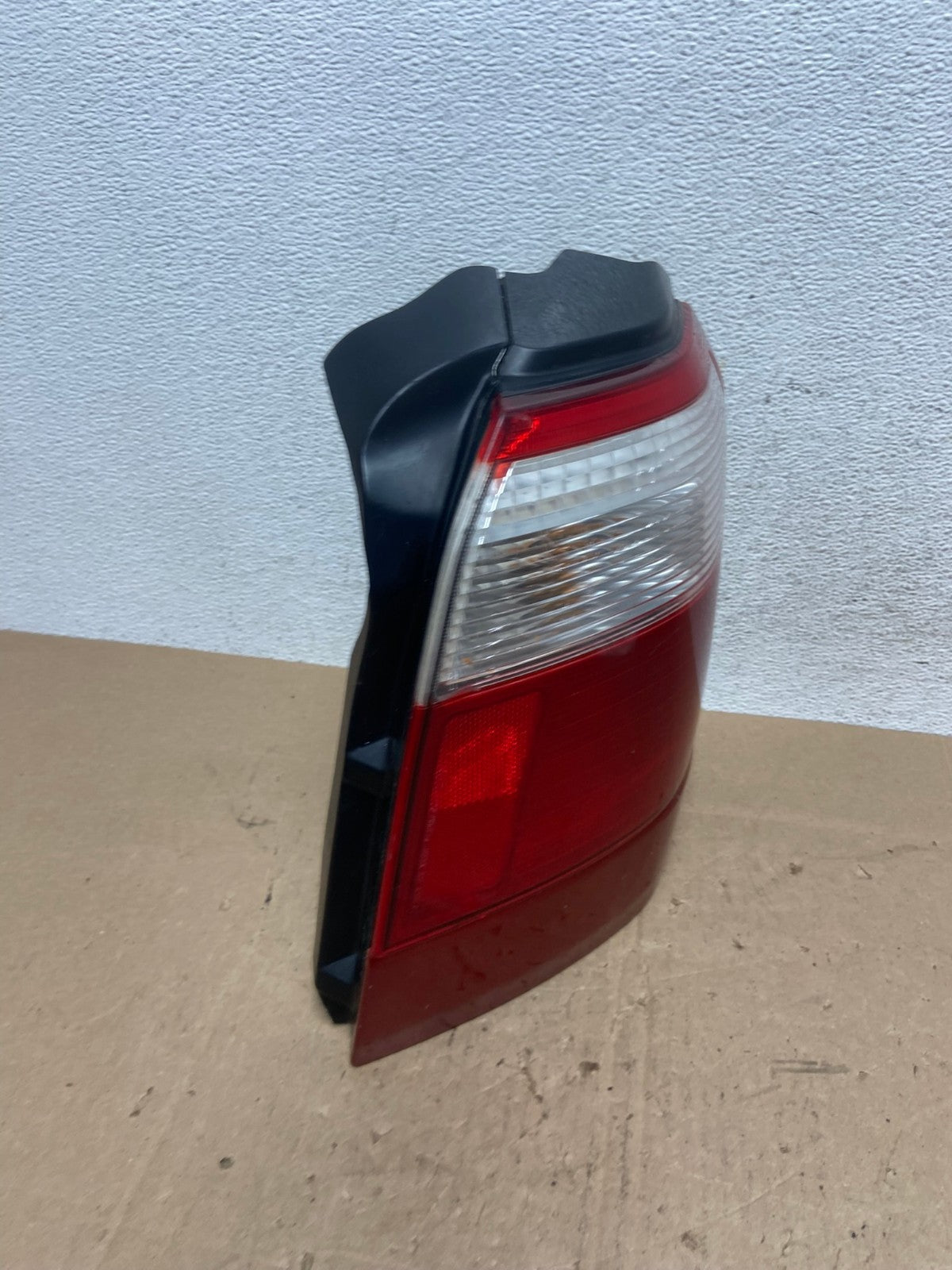 2001 - 2002 Subaru Forester Right Passenger RH Side Tail Light AE6067 LK2