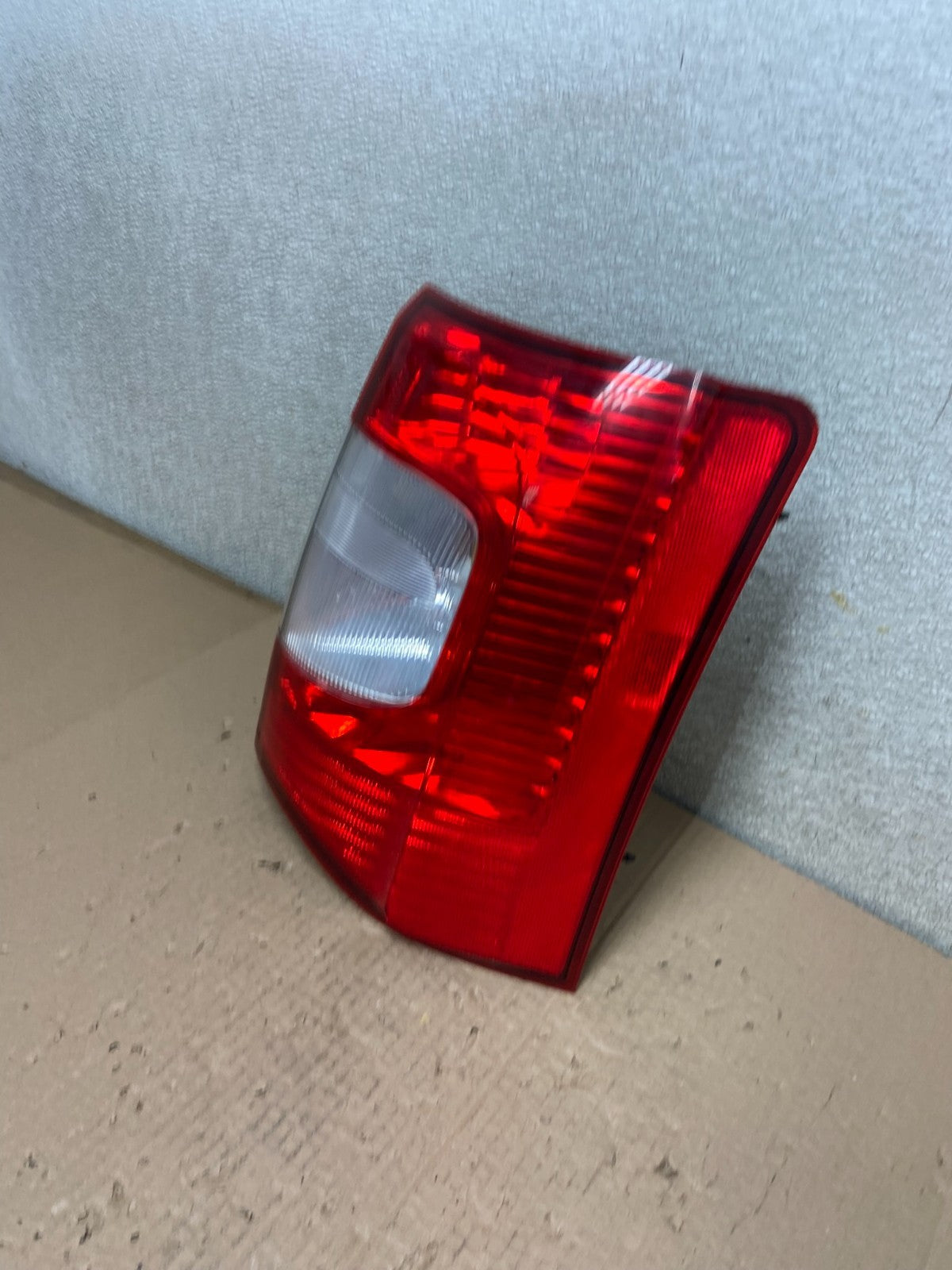 2011-2016 Chrysler Town and Country Right Passenger RH Tail Light AB2525 DW1