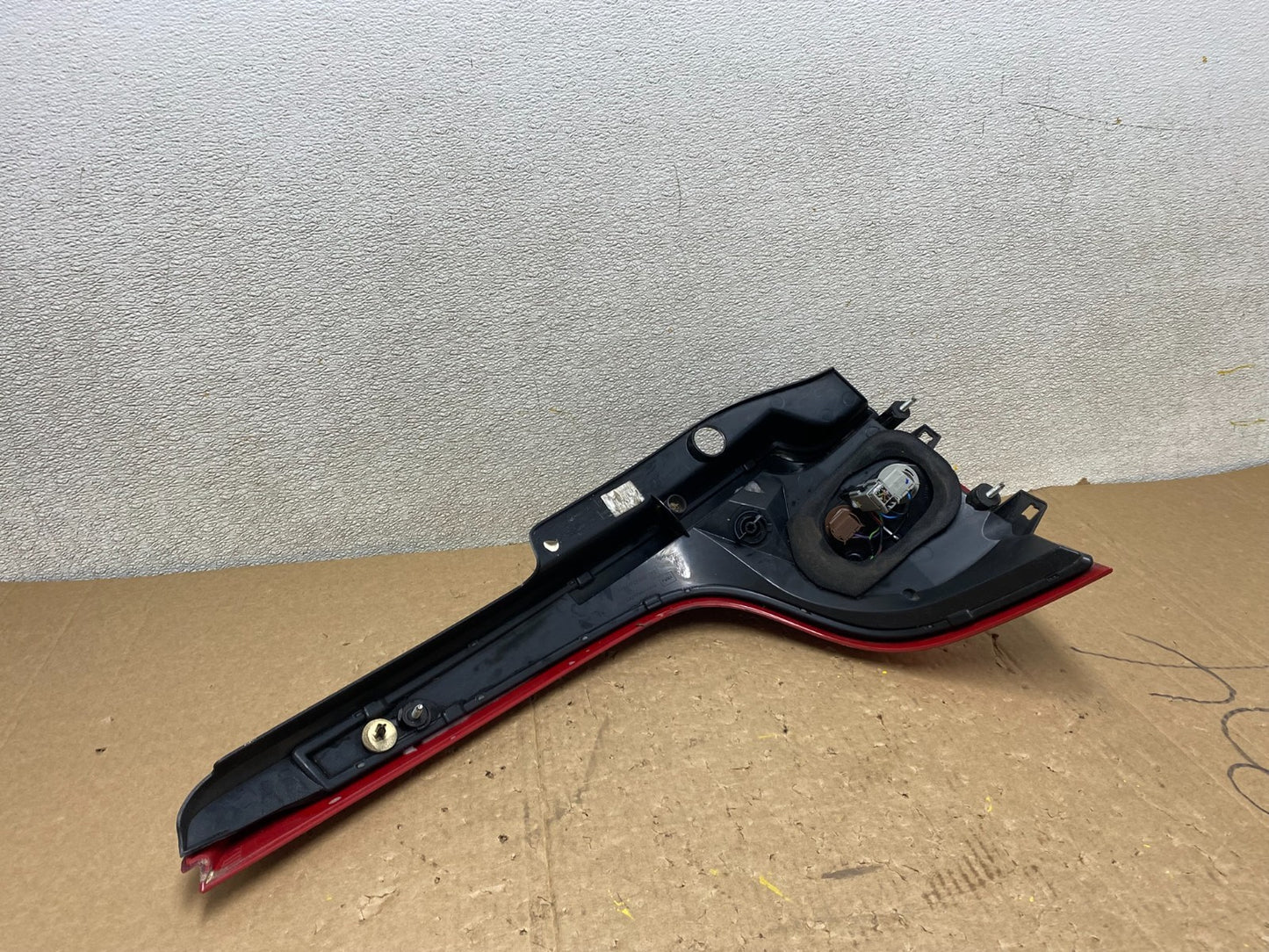 2009 to 2011 Volvo XC60 Right Passenger RH Tail Light Oem V0071 DW8