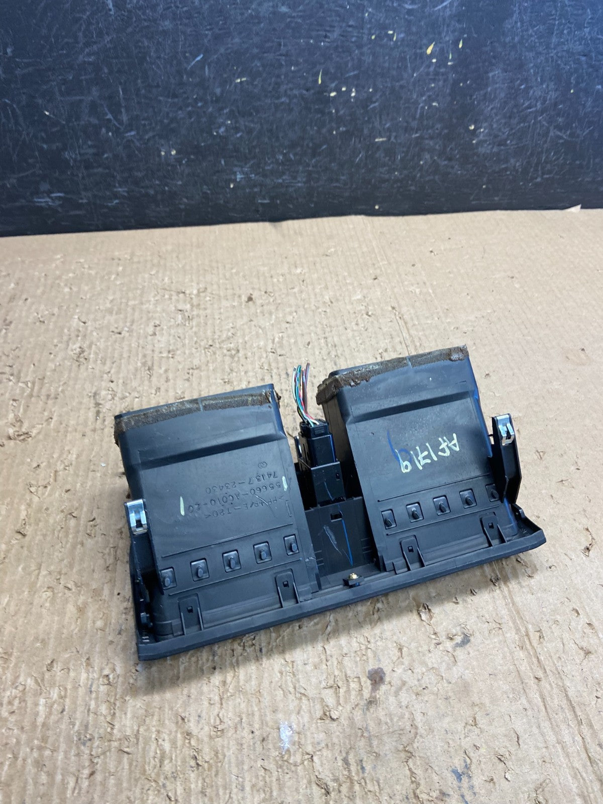 2000 to 2004 Toyota Avalon Center Console Dashboard Air Vent AF1719 DG4