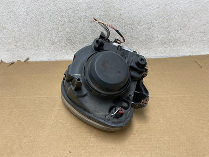 2007 to 2008 Chrysler Pacifica Right Passenger RH Xenon Headlight AH3101 DW8